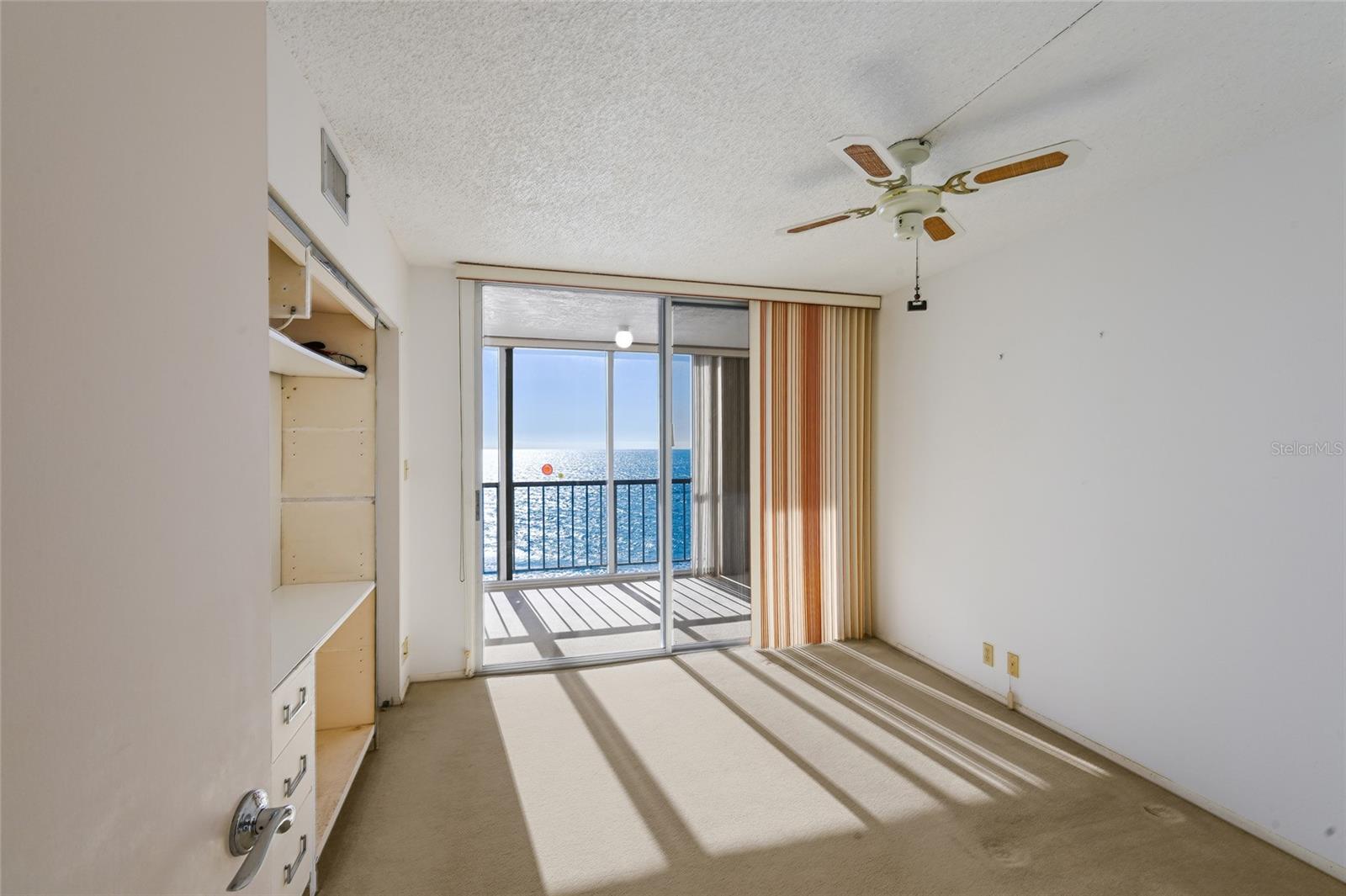 LONGBOAT HARBOUR TOWERS - Residential