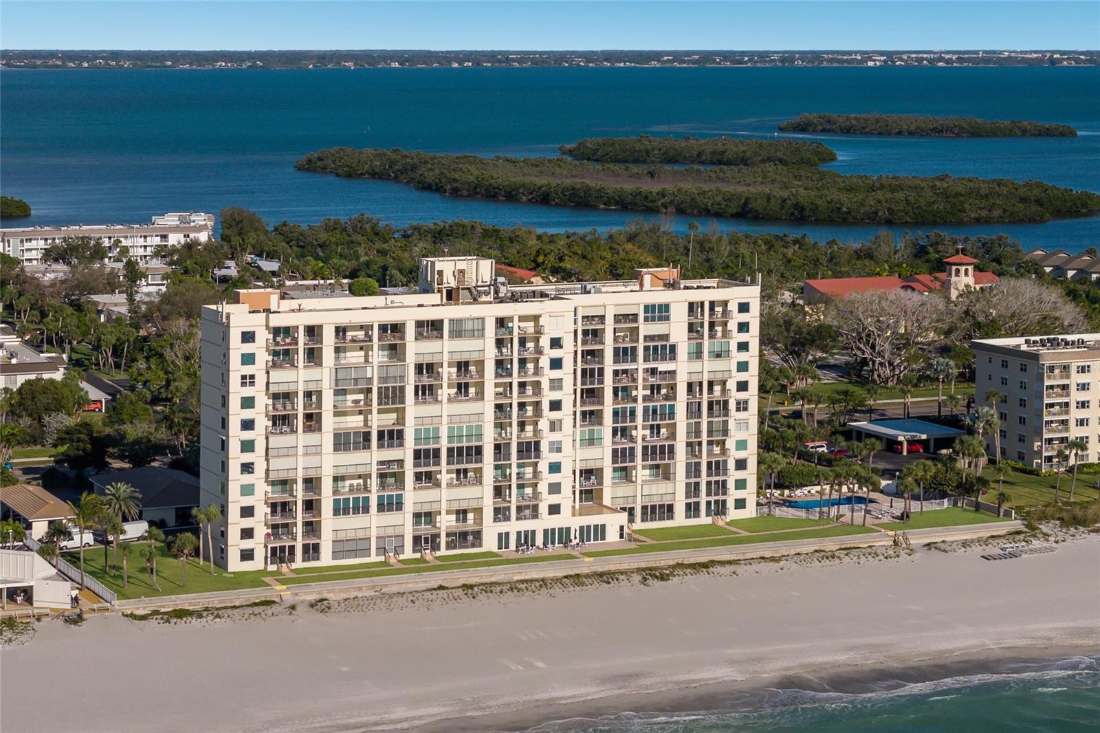 LONGBOAT HARBOUR TOWERS - Residential