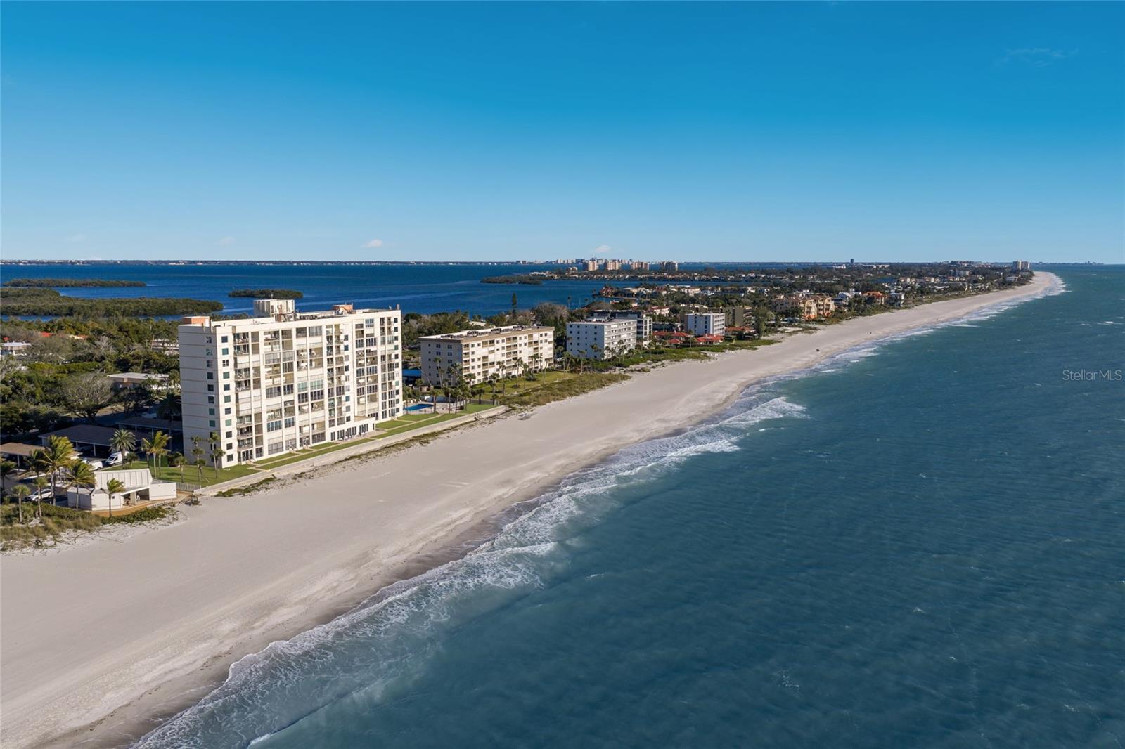 LONGBOAT HARBOUR TOWERS - Residential