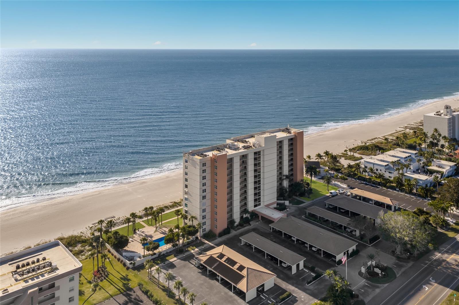 LONGBOAT HARBOUR TOWERS - Residential
