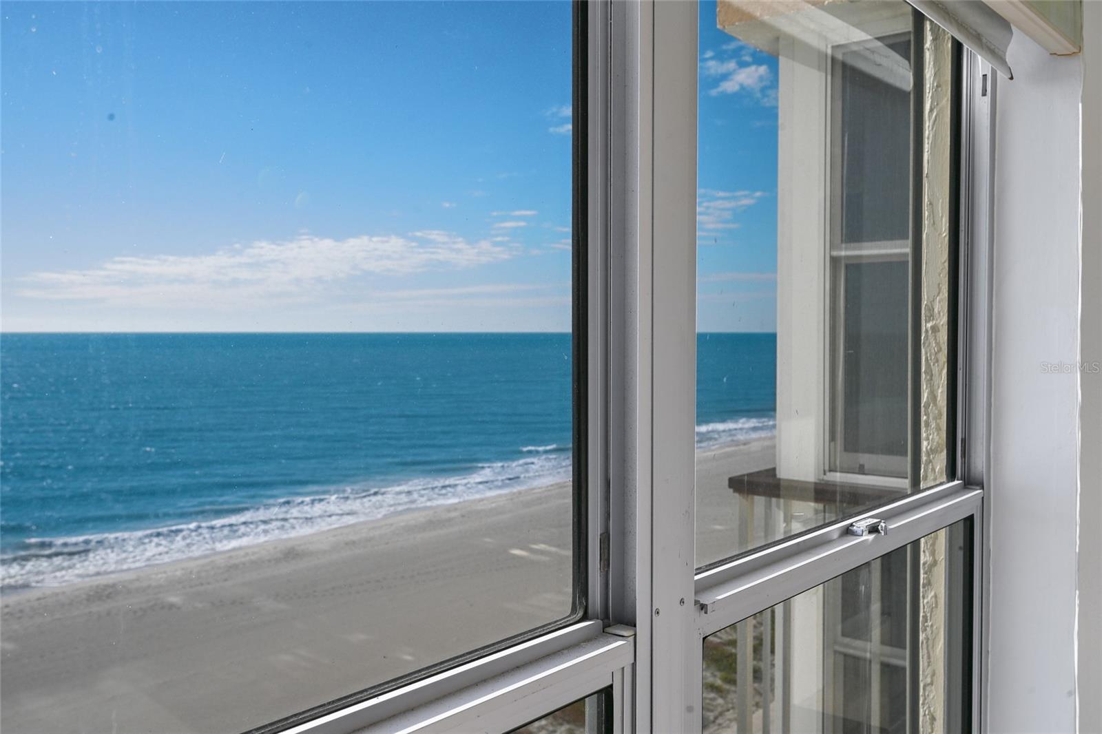 LONGBOAT HARBOUR TOWERS - Residential