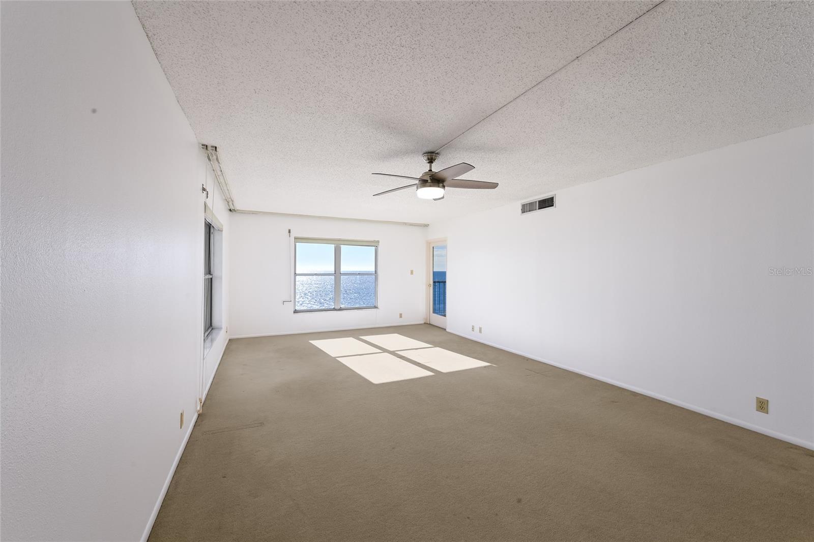 LONGBOAT HARBOUR TOWERS - Residential