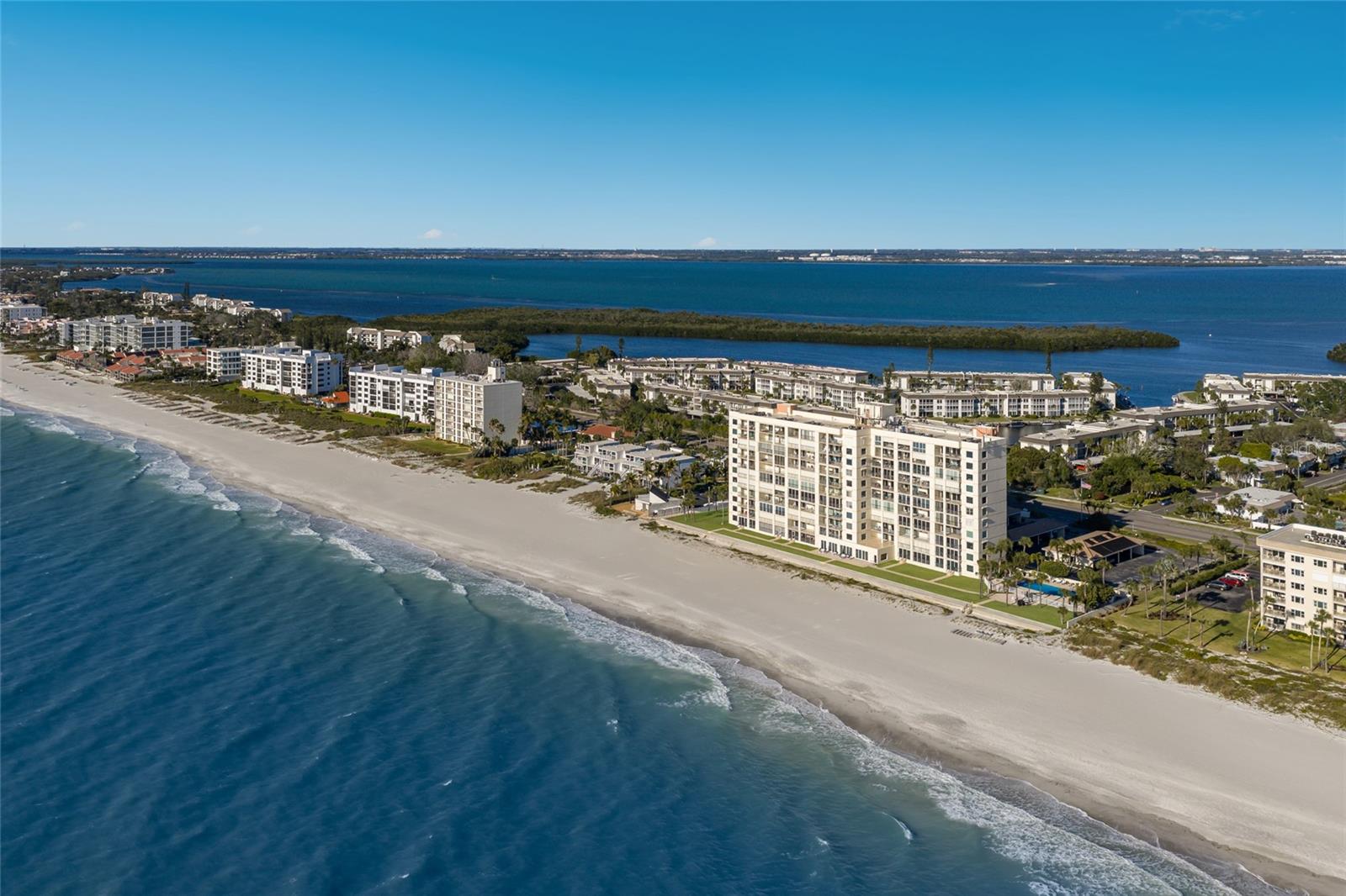LONGBOAT HARBOUR TOWERS - Residential