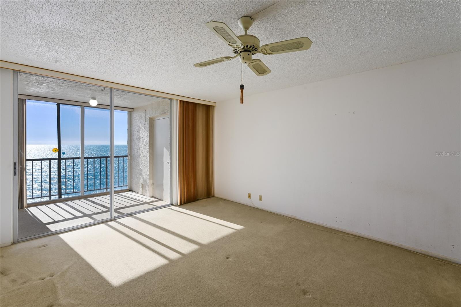LONGBOAT HARBOUR TOWERS - Residential