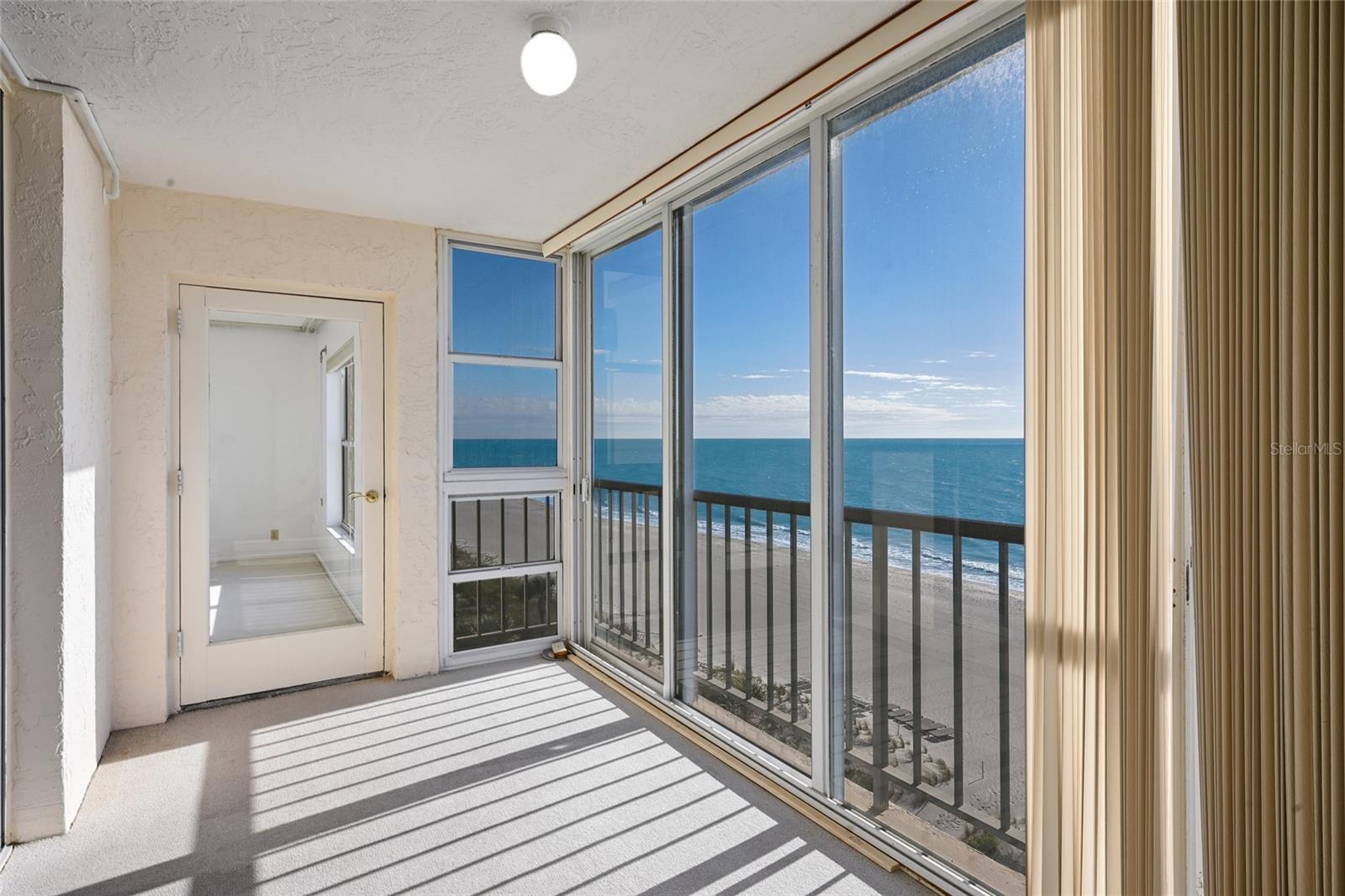 LONGBOAT HARBOUR TOWERS - Residential