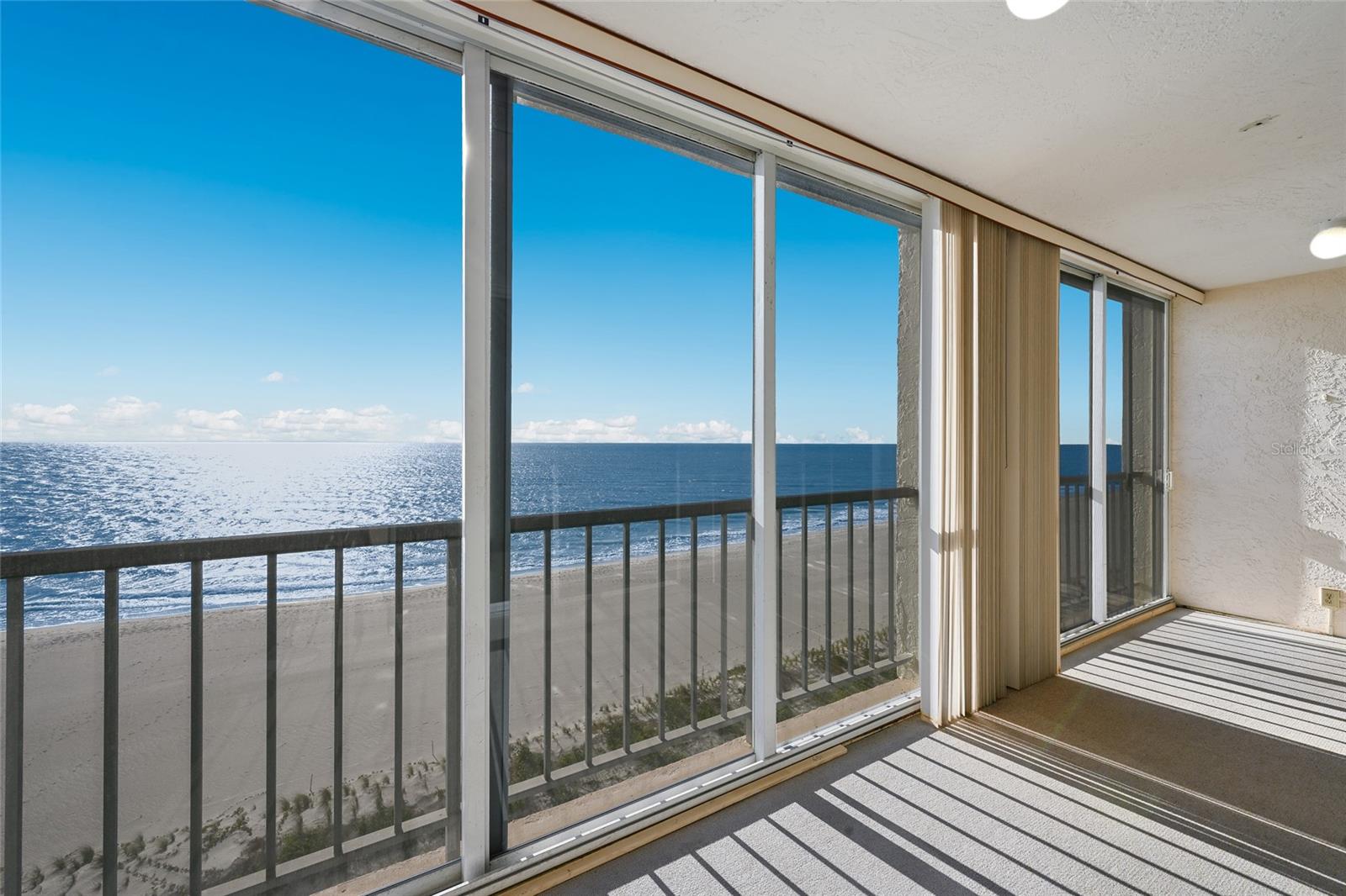 LONGBOAT HARBOUR TOWERS - Residential