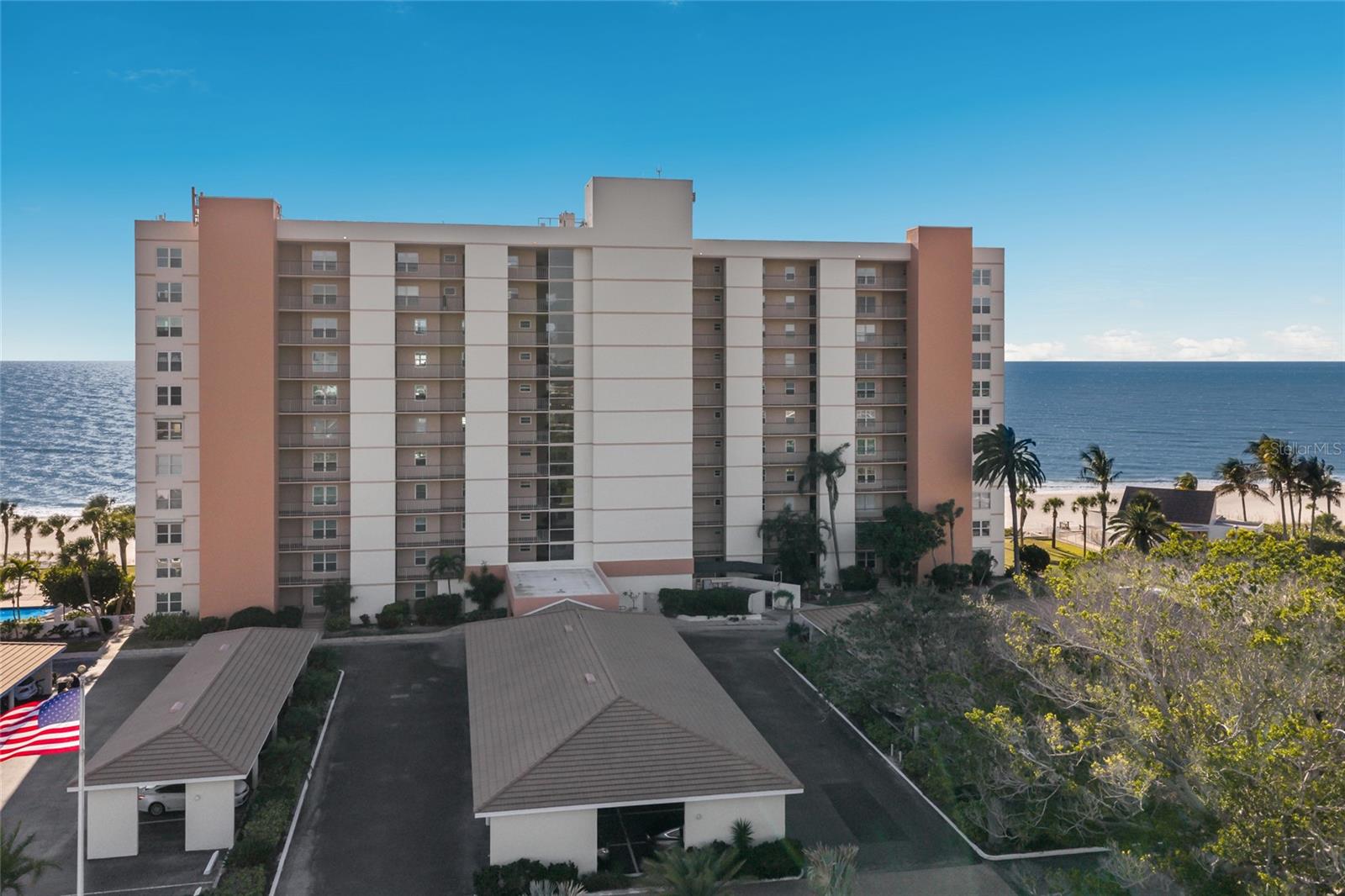 LONGBOAT HARBOUR TOWERS - Residential