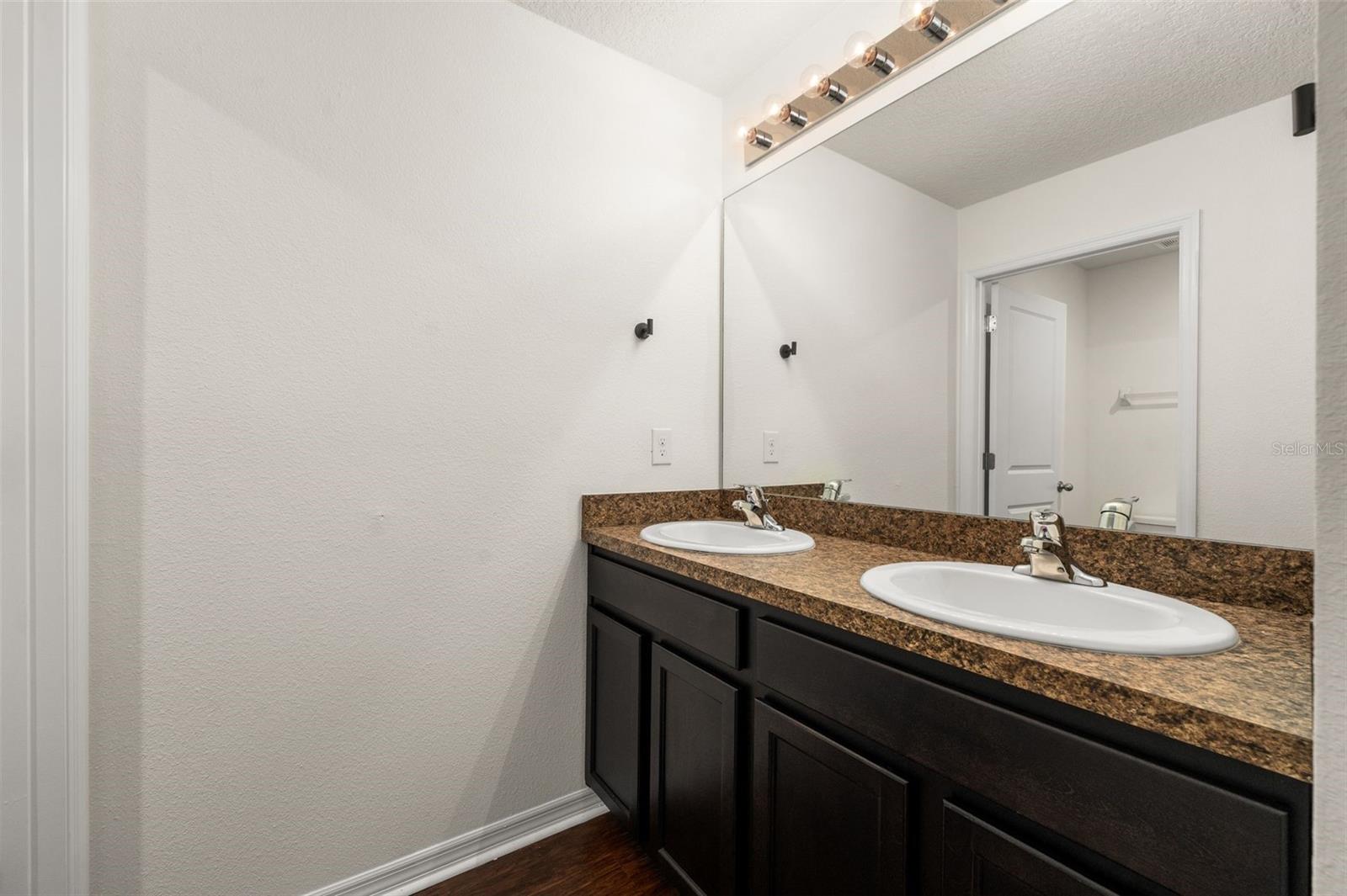 CHESTNUT VILLAGE PH II PB 35 PG 74 - Residential