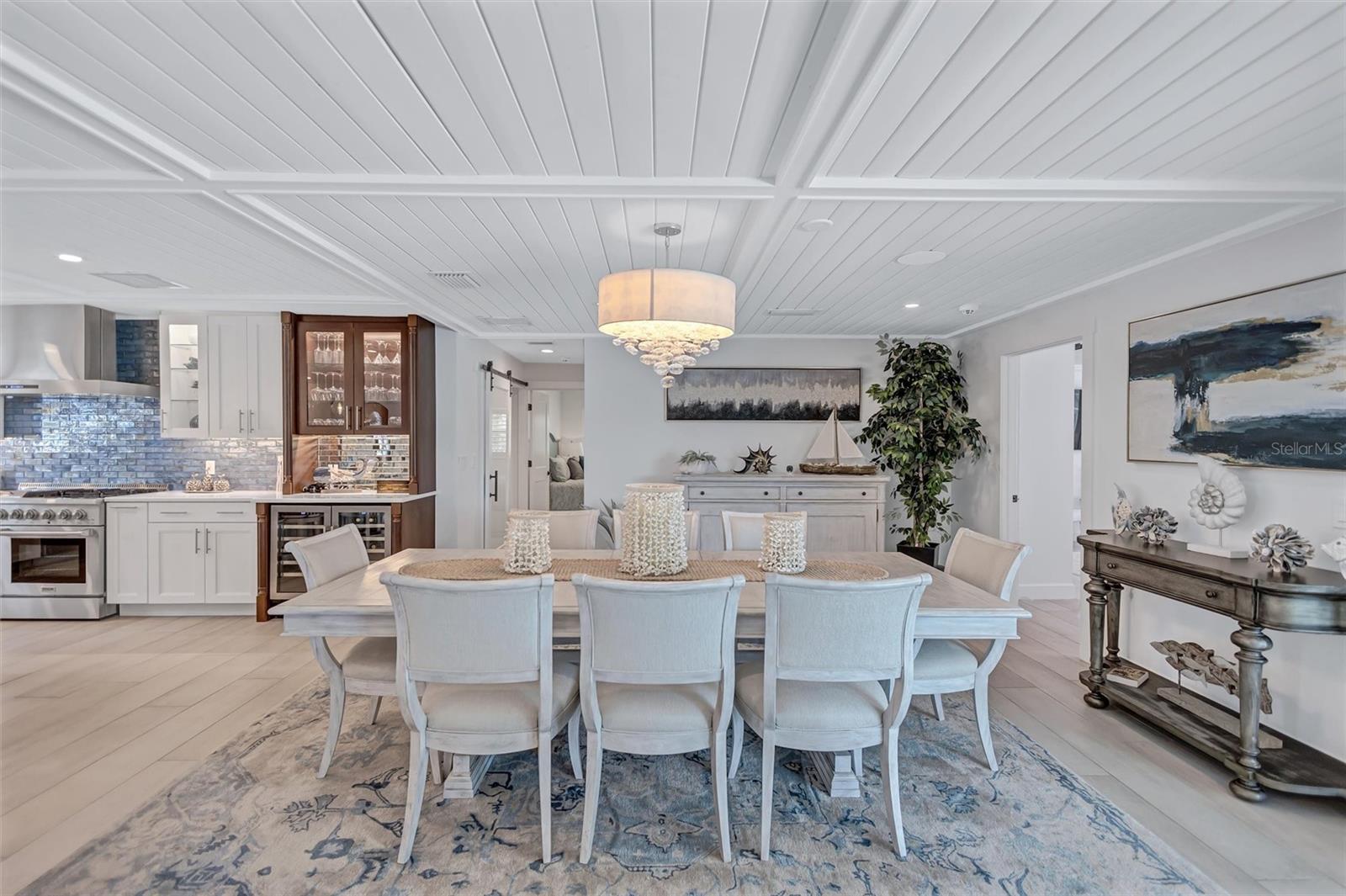 COUNTRY CLUB SHORES - Residential