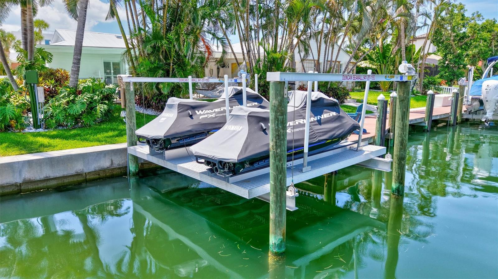 COUNTRY CLUB SHORES - Residential