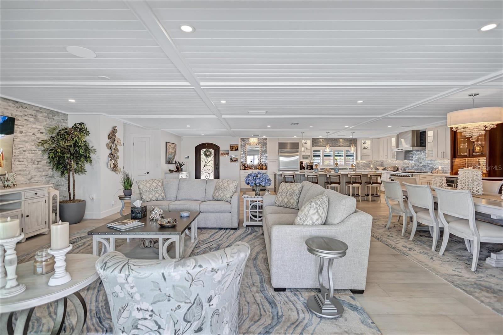 COUNTRY CLUB SHORES - Residential