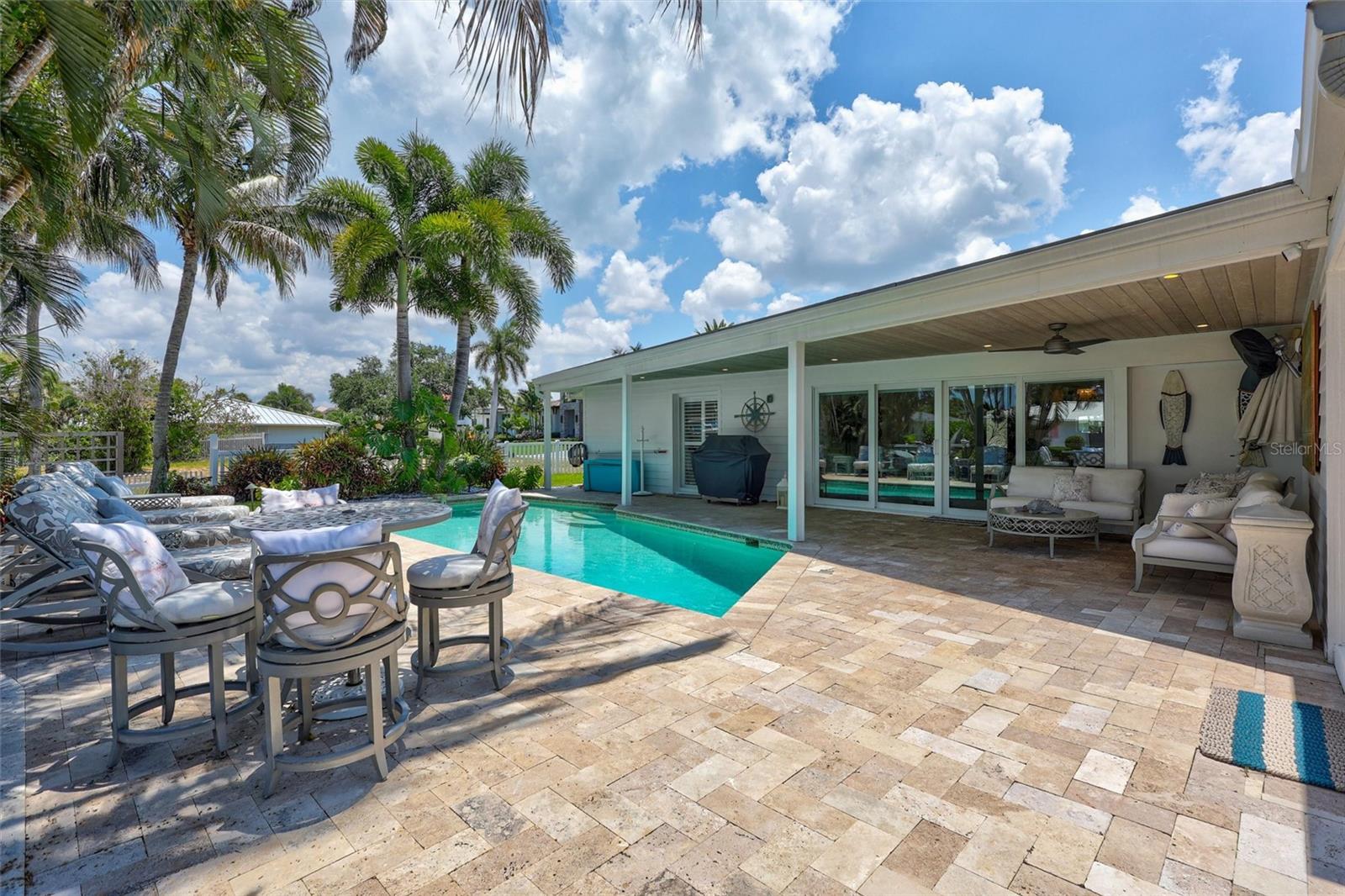 COUNTRY CLUB SHORES - Residential