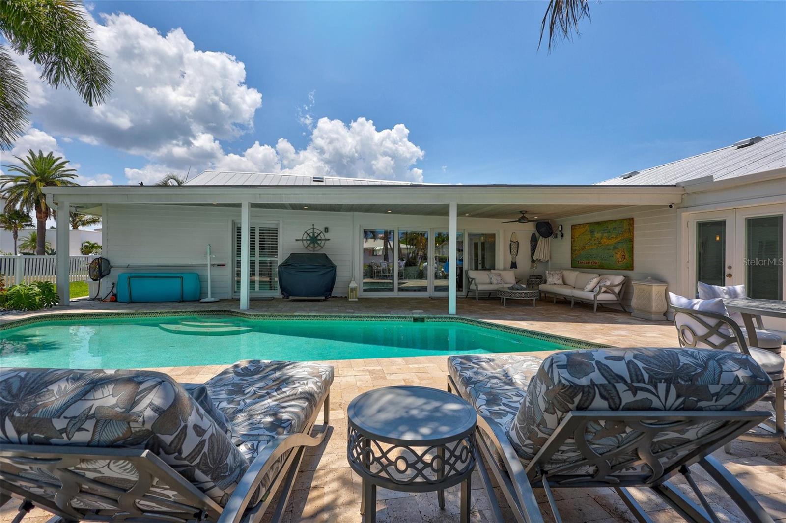 COUNTRY CLUB SHORES - Residential