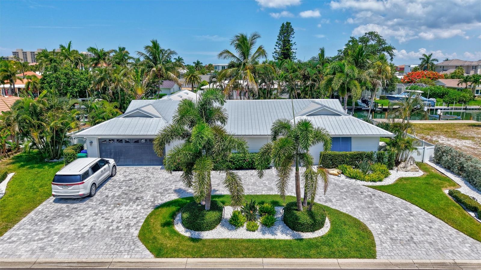 COUNTRY CLUB SHORES - Residential