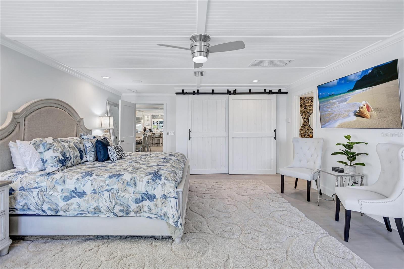 COUNTRY CLUB SHORES - Residential