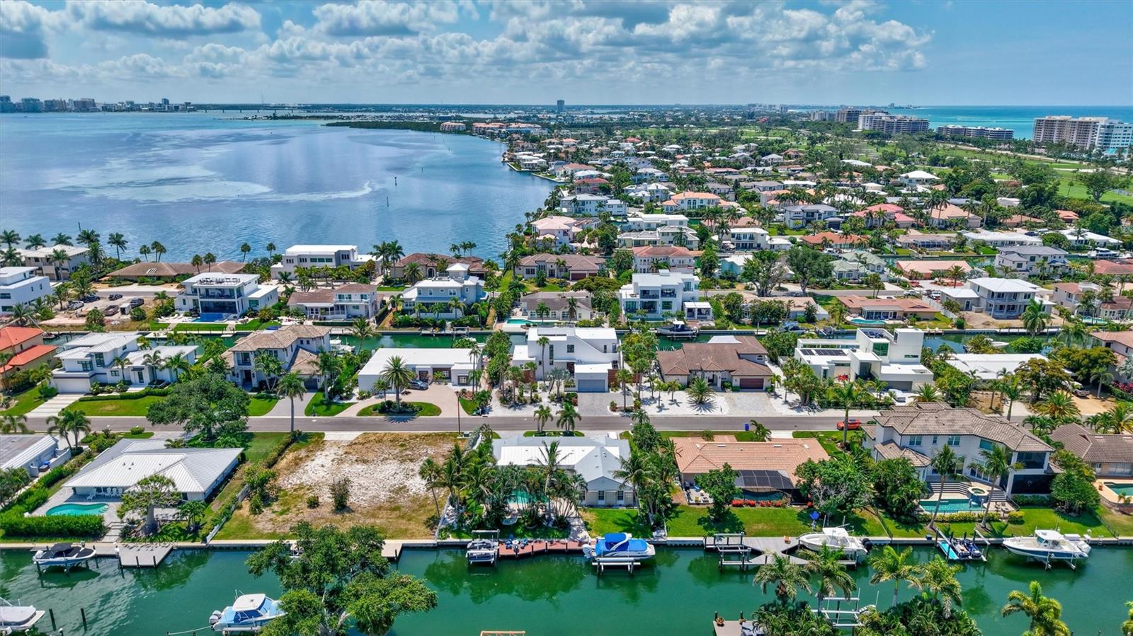 COUNTRY CLUB SHORES - Residential