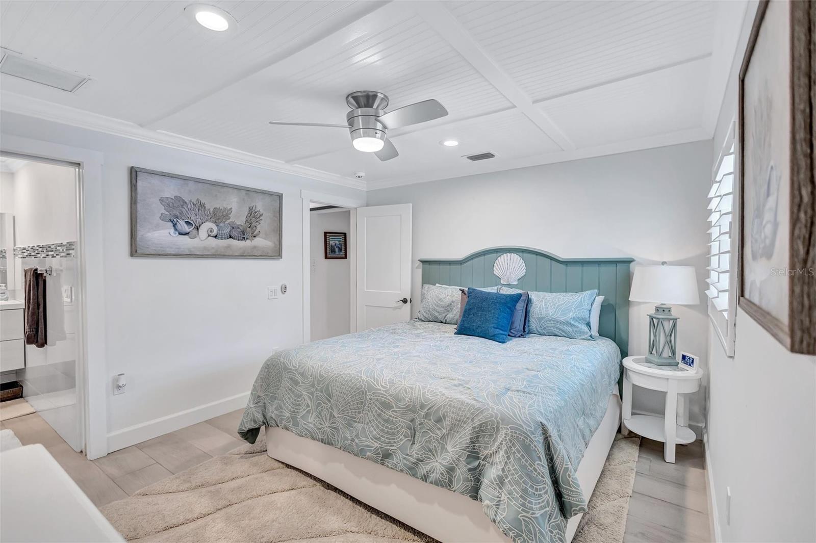 COUNTRY CLUB SHORES - Residential