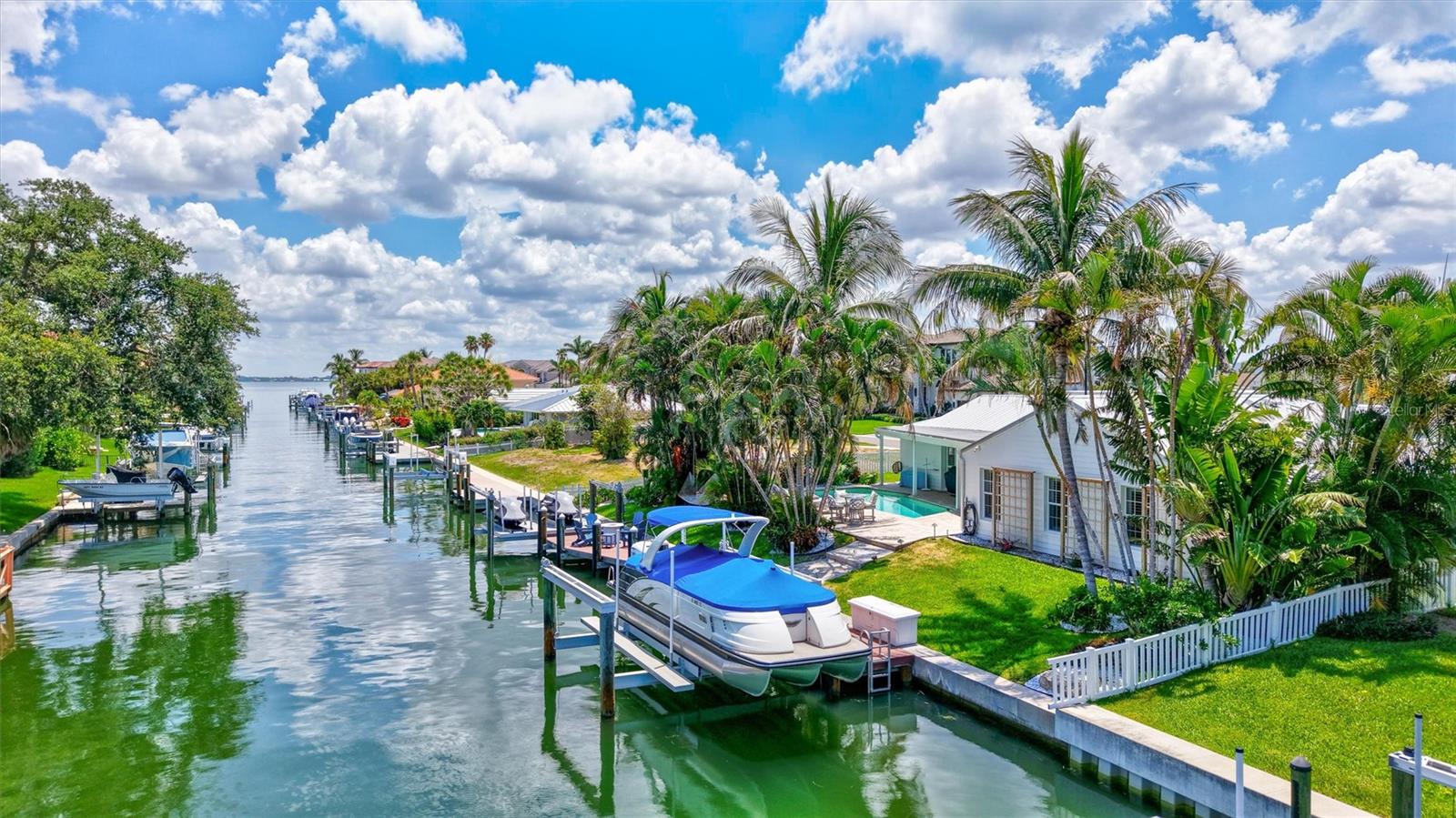 COUNTRY CLUB SHORES - Residential