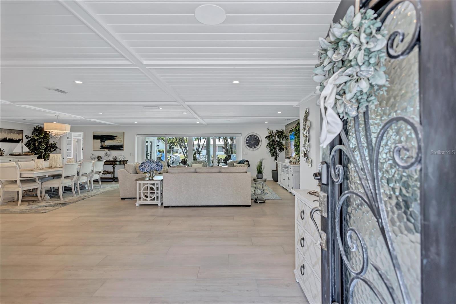 COUNTRY CLUB SHORES - Residential