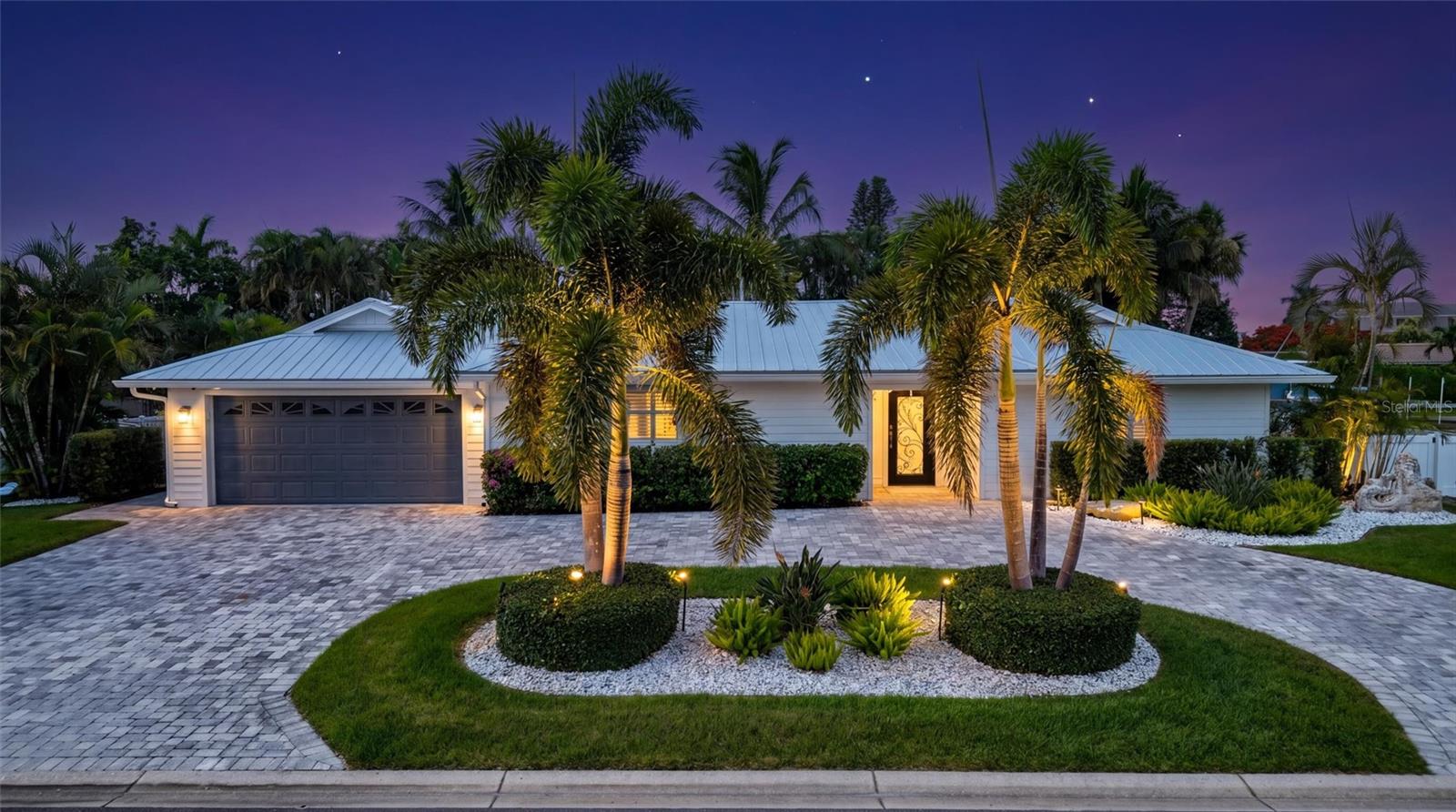 COUNTRY CLUB SHORES - Residential