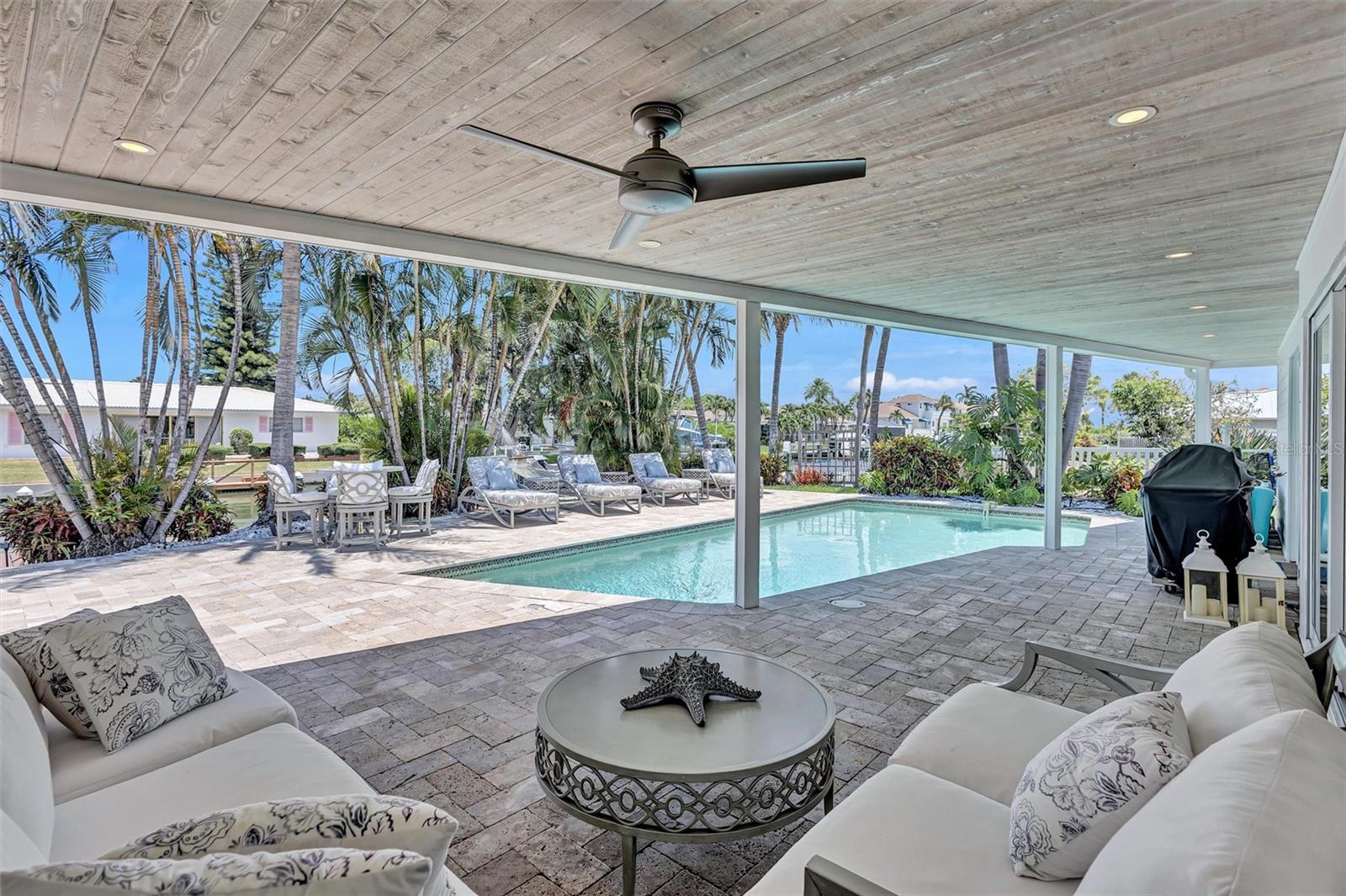 COUNTRY CLUB SHORES - Residential