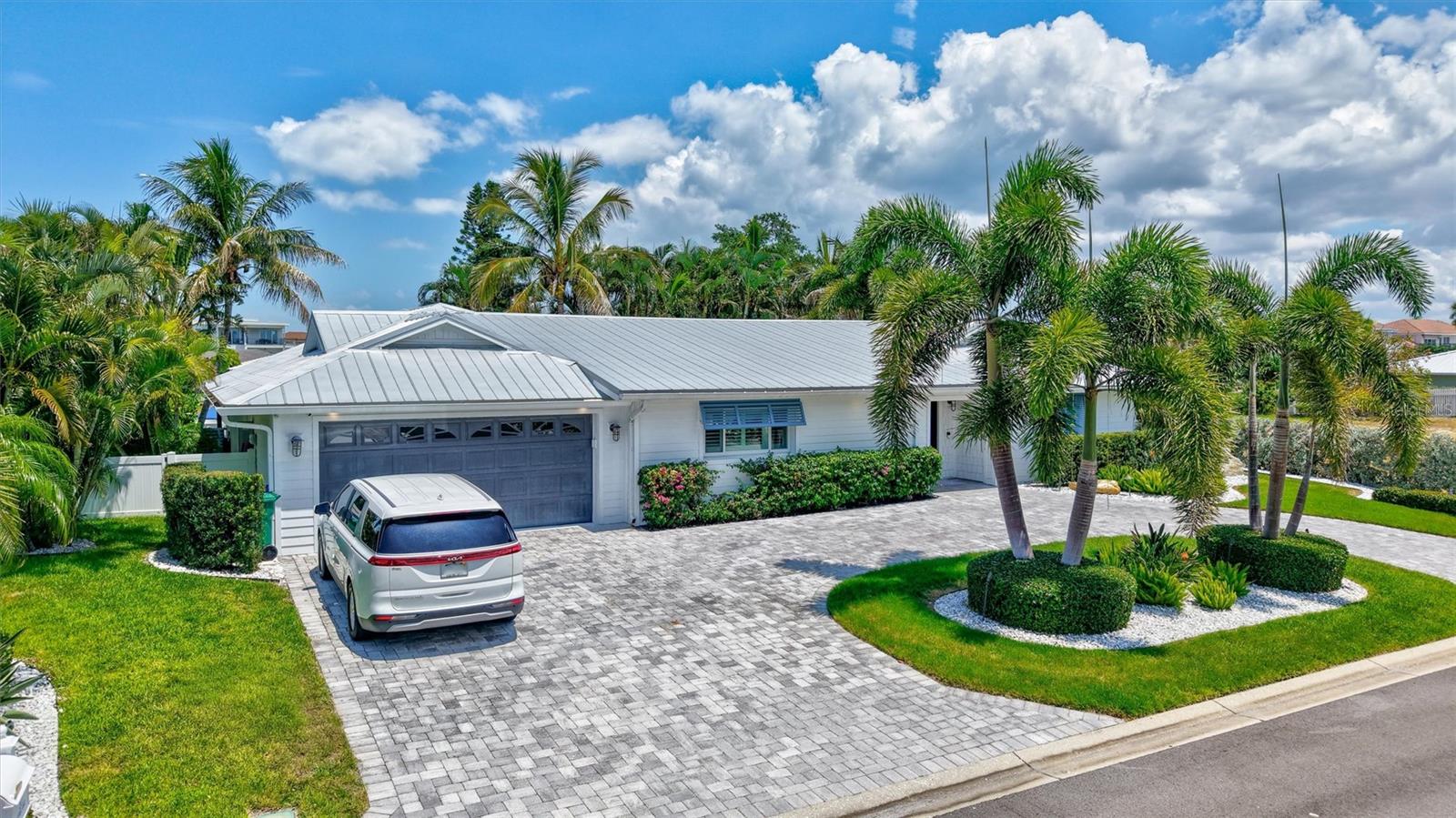 COUNTRY CLUB SHORES - Residential