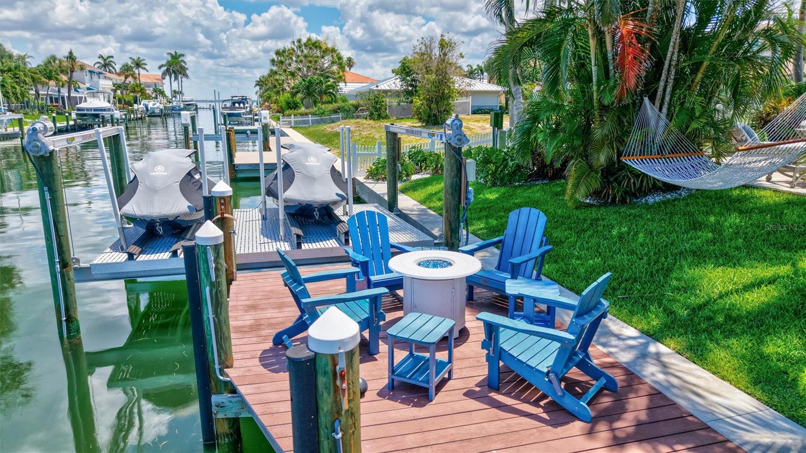 COUNTRY CLUB SHORES - Residential