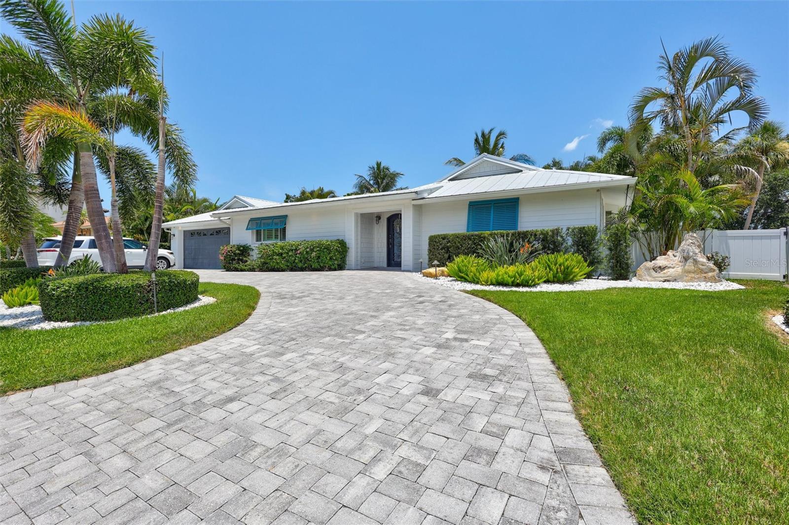 COUNTRY CLUB SHORES - Residential