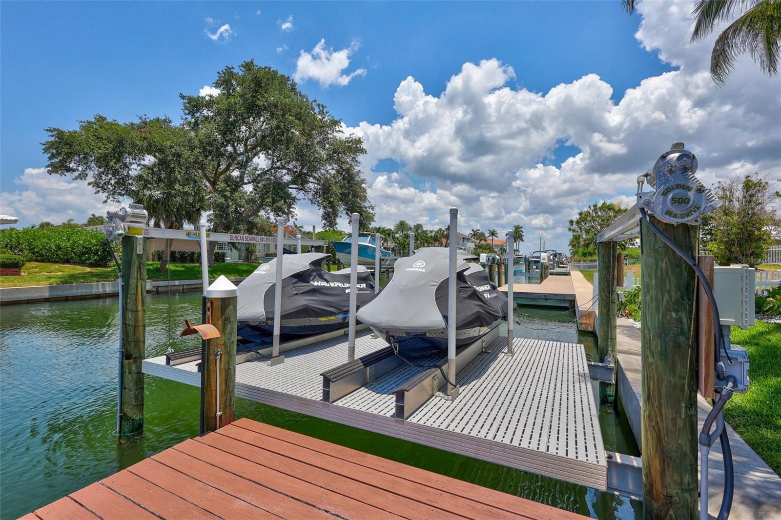 COUNTRY CLUB SHORES - Residential