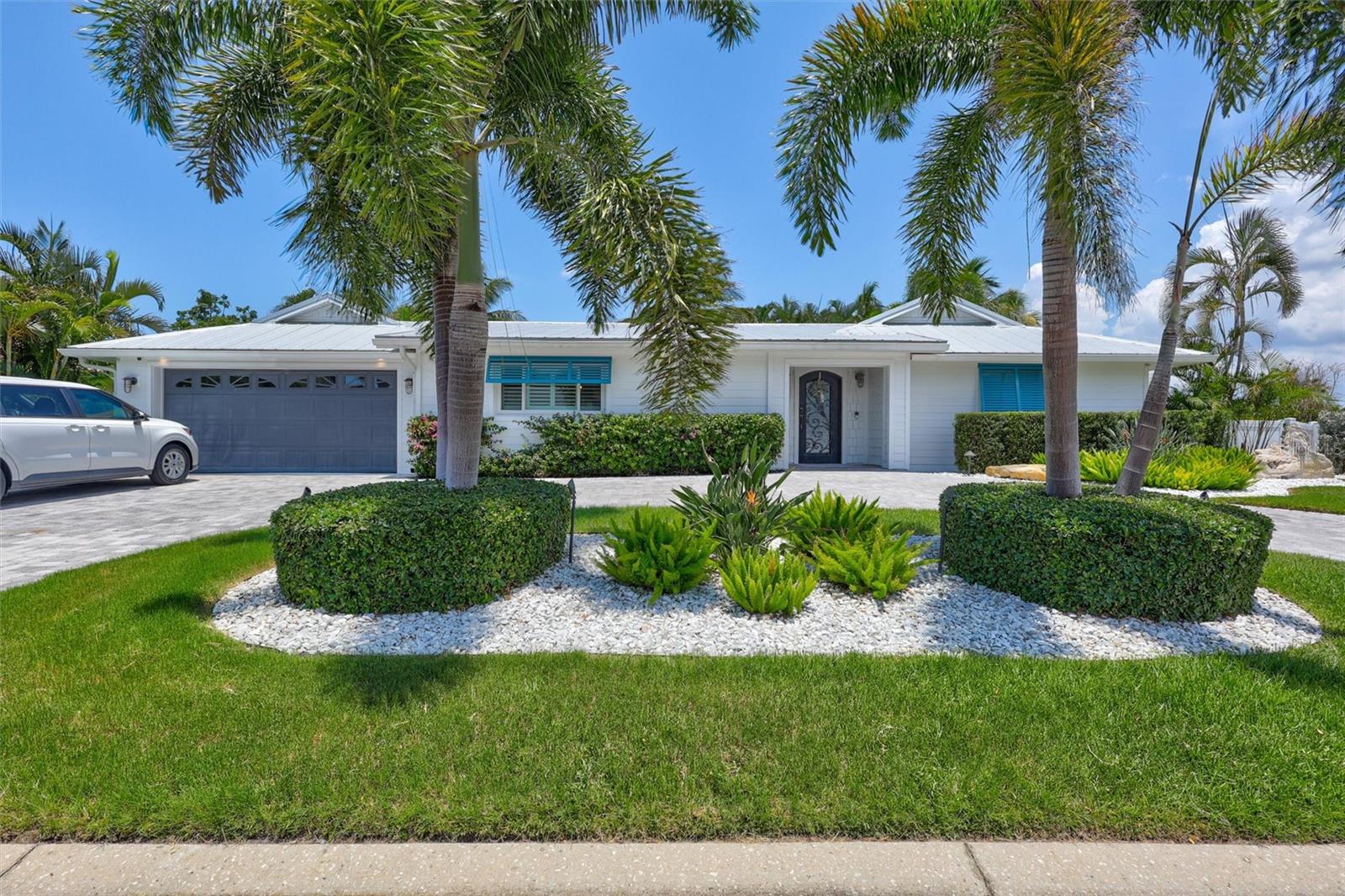 COUNTRY CLUB SHORES - Residential