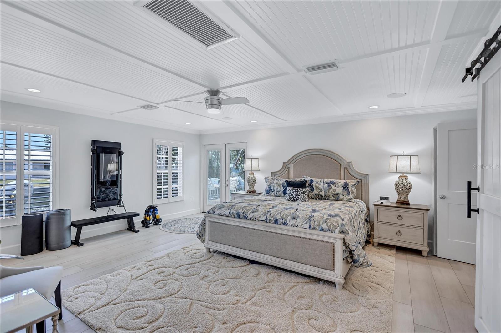 COUNTRY CLUB SHORES - Residential
