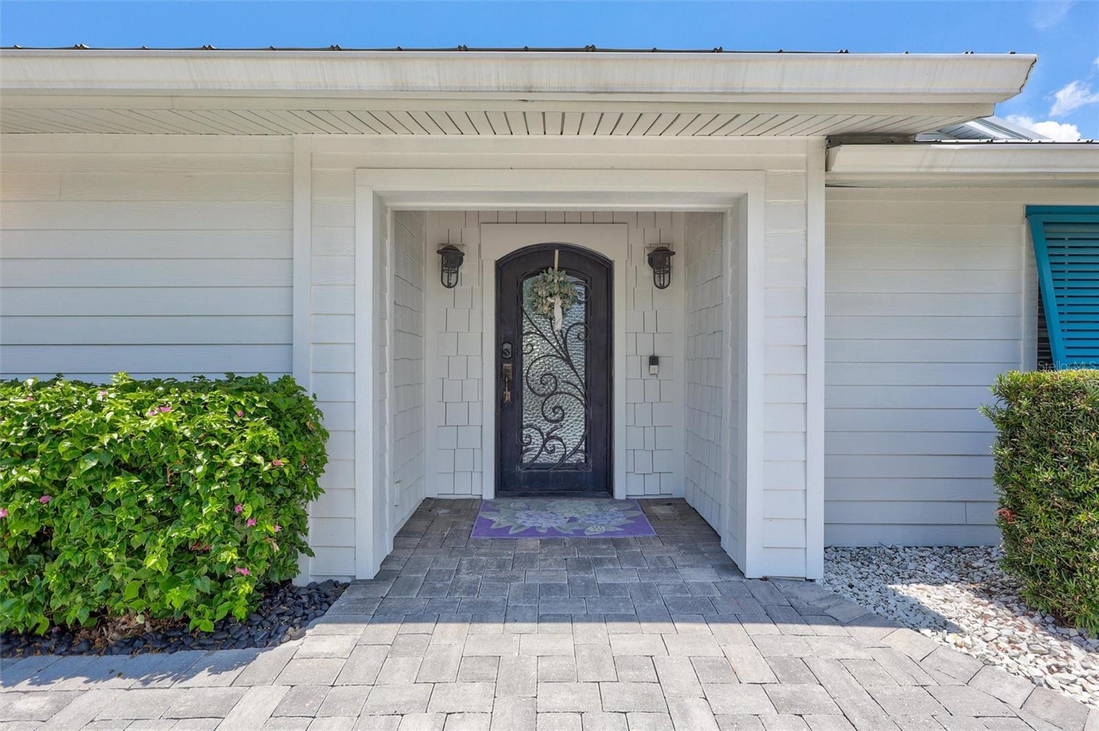 COUNTRY CLUB SHORES - Residential