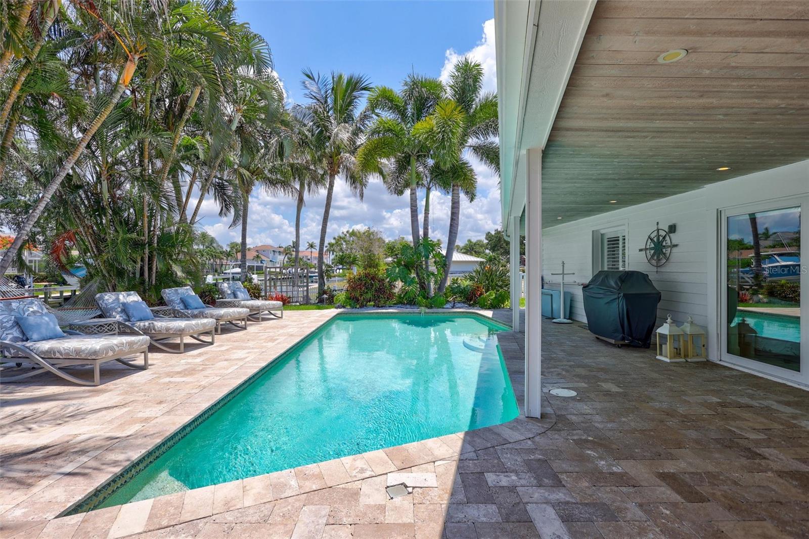 COUNTRY CLUB SHORES - Residential