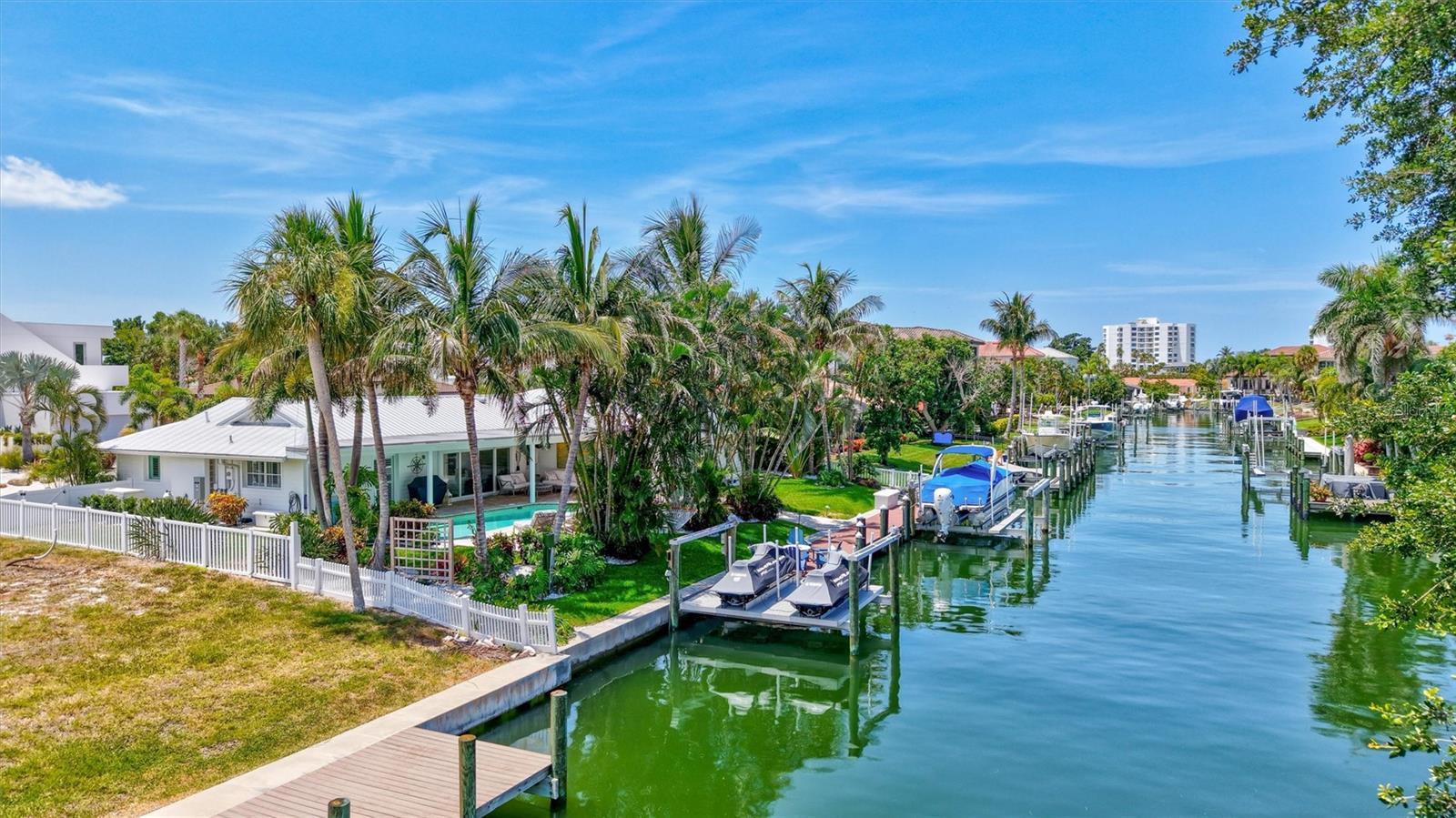 COUNTRY CLUB SHORES - Residential