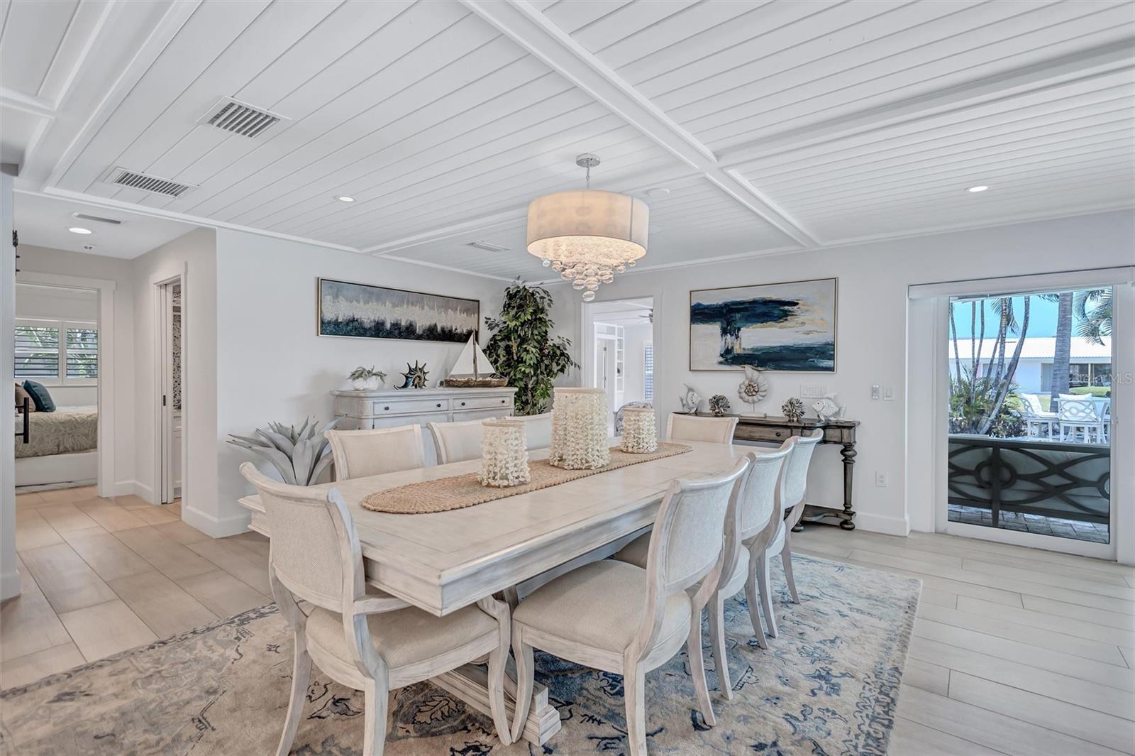 COUNTRY CLUB SHORES - Residential