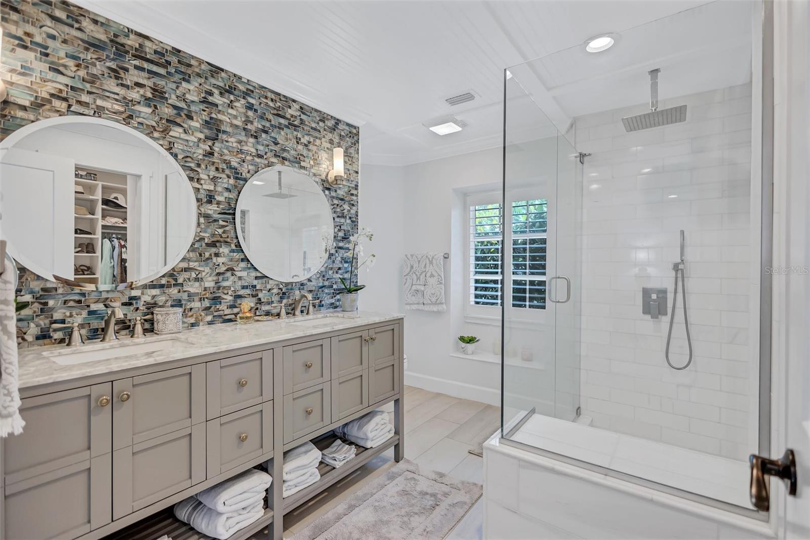 COUNTRY CLUB SHORES - Residential