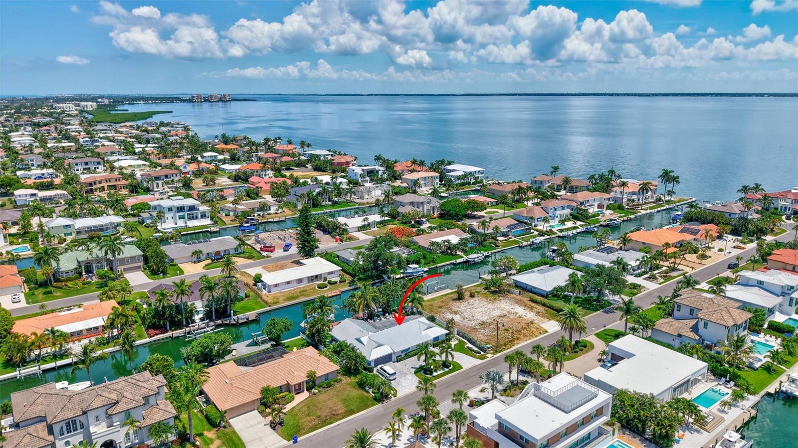 COUNTRY CLUB SHORES - Residential