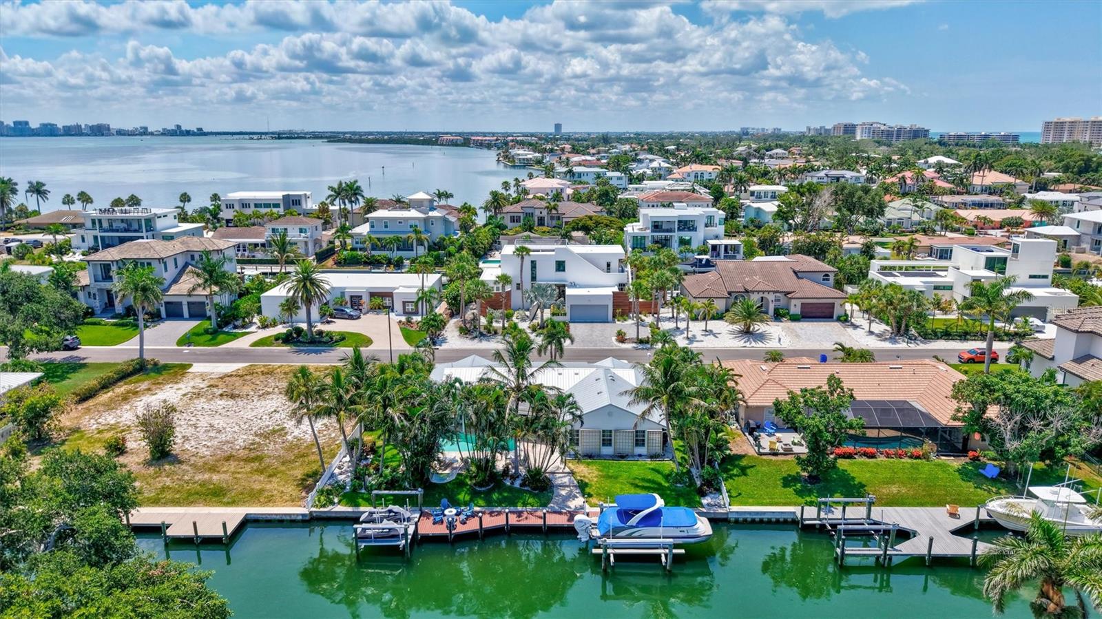 COUNTRY CLUB SHORES - Residential