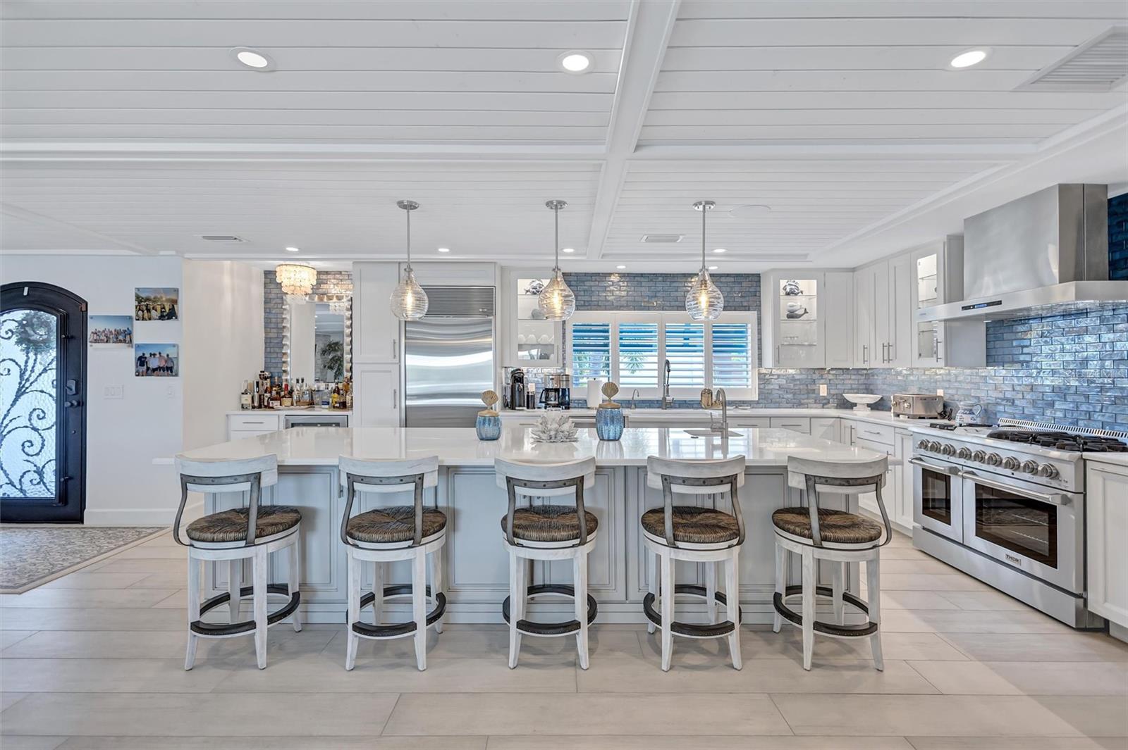 COUNTRY CLUB SHORES - Residential