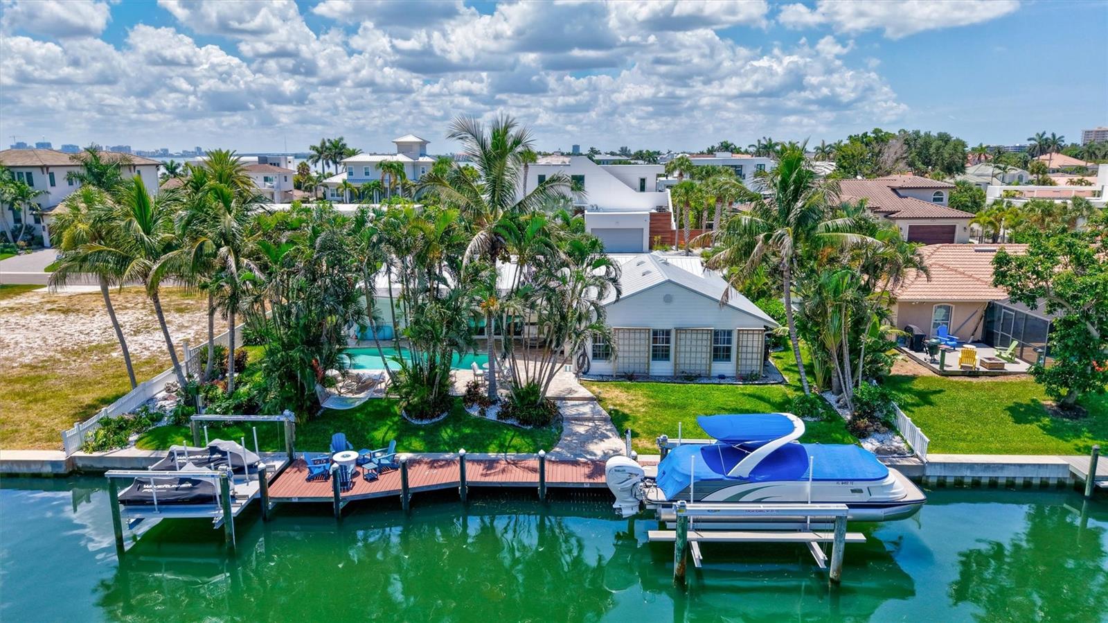 COUNTRY CLUB SHORES - Residential