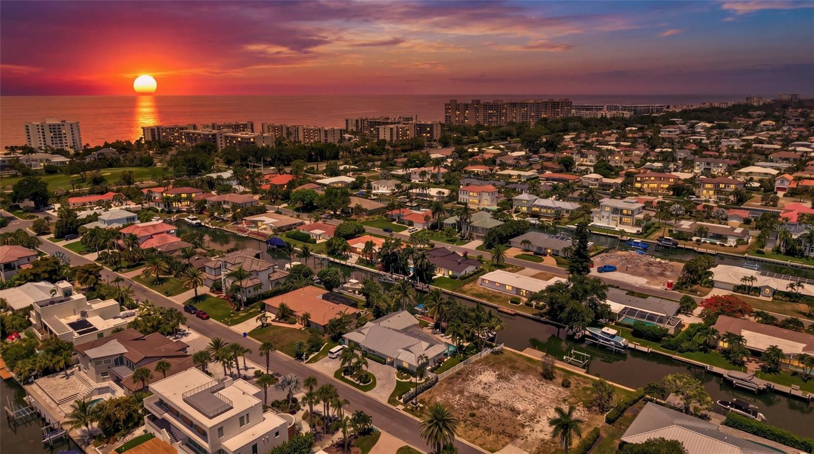 COUNTRY CLUB SHORES - Residential