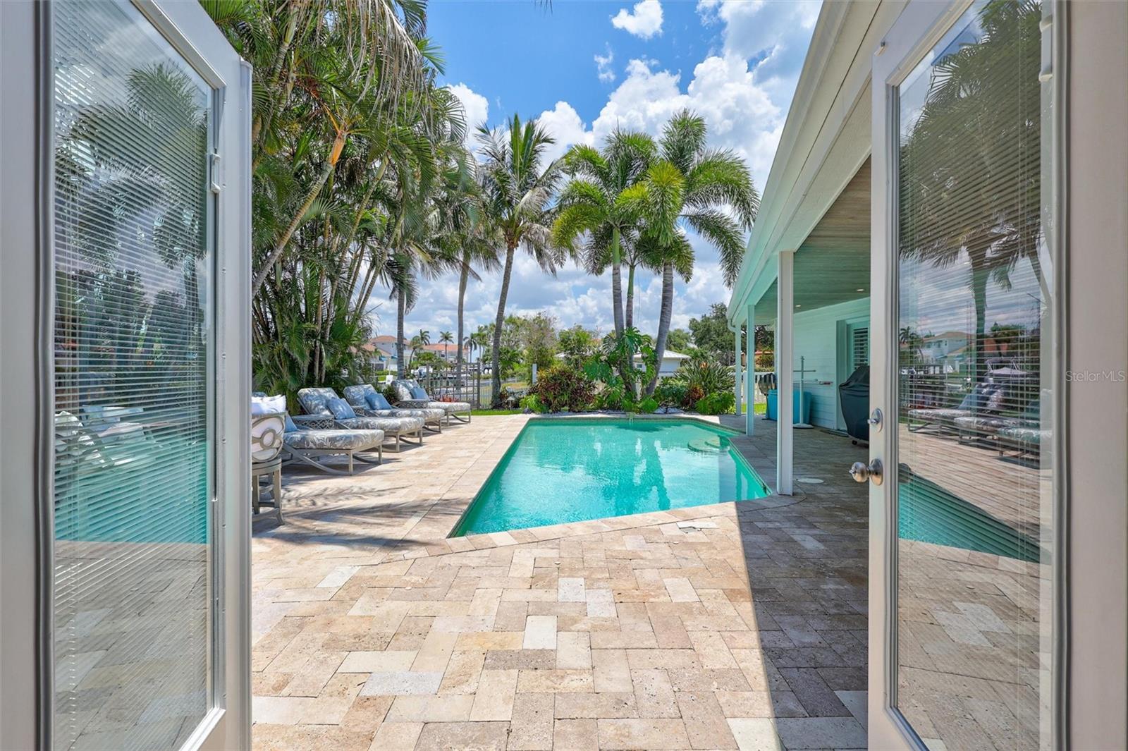 COUNTRY CLUB SHORES - Residential