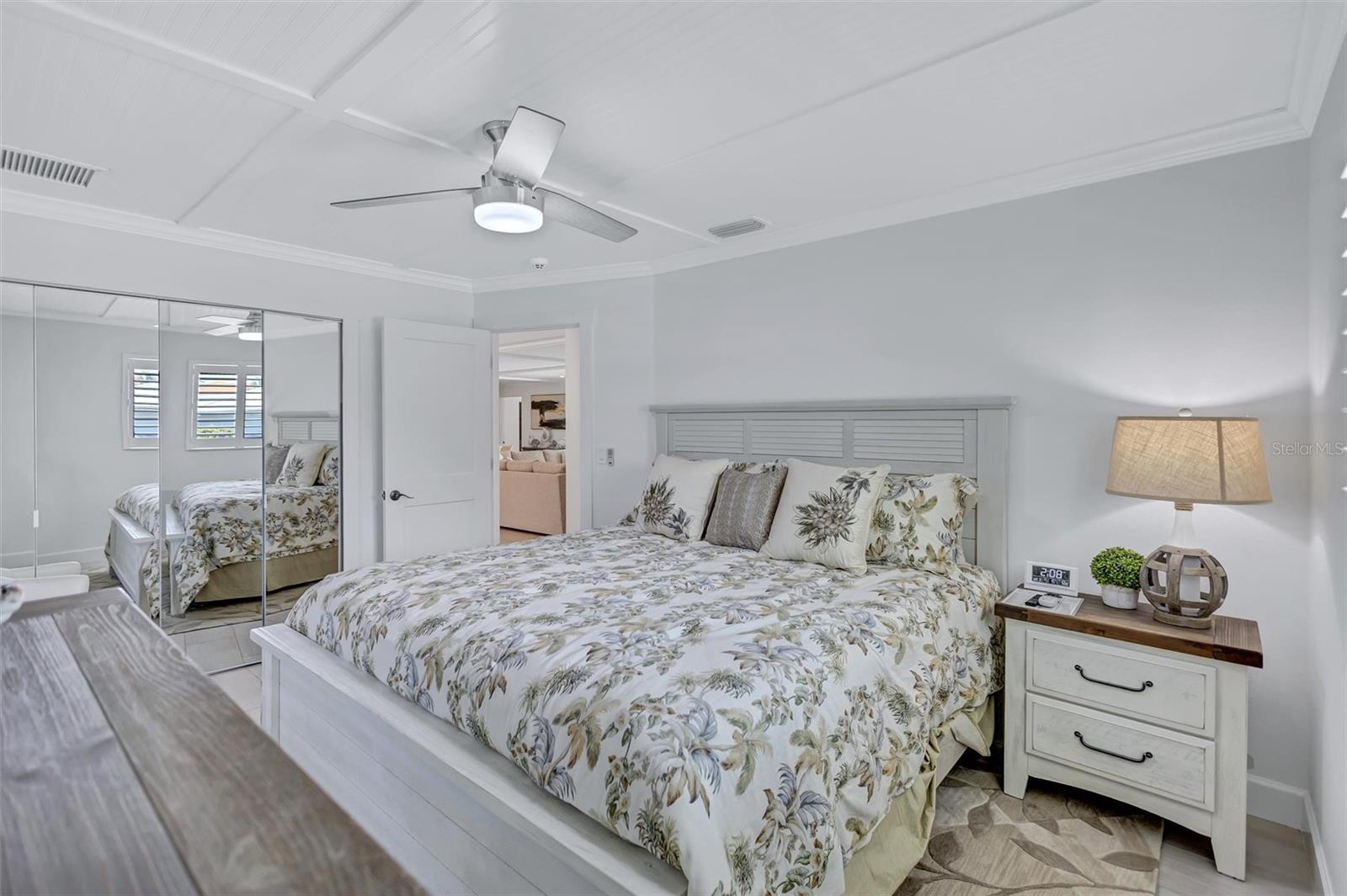 COUNTRY CLUB SHORES - Residential