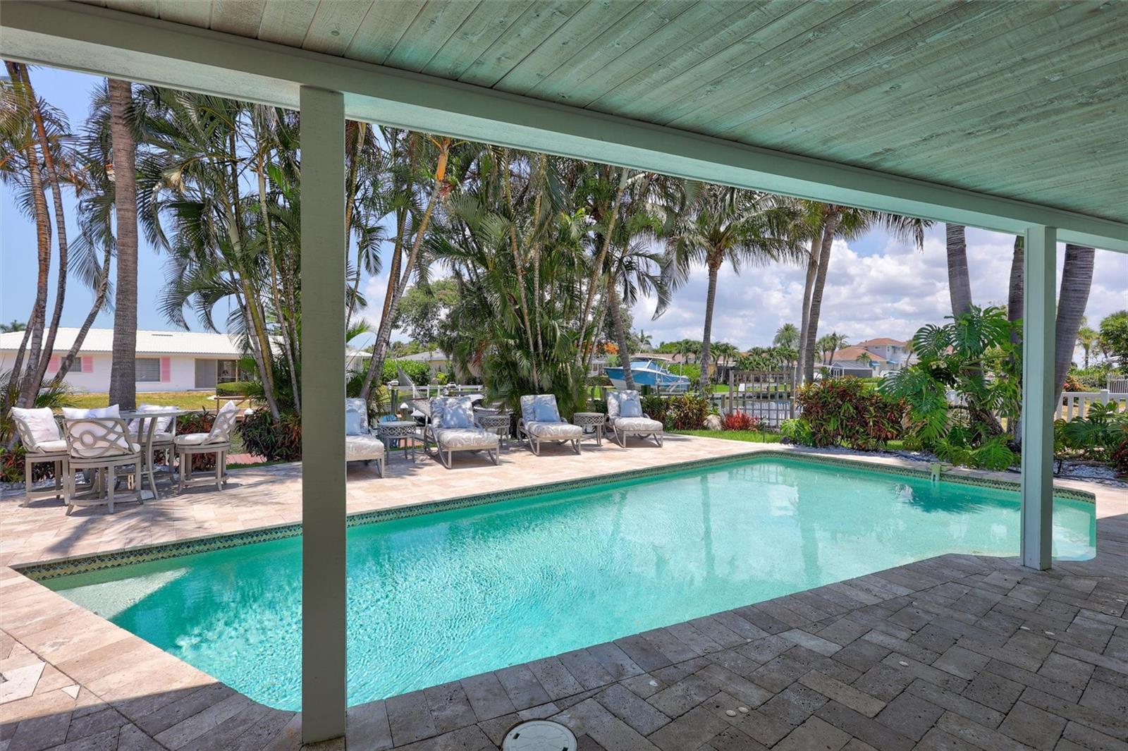 COUNTRY CLUB SHORES - Residential