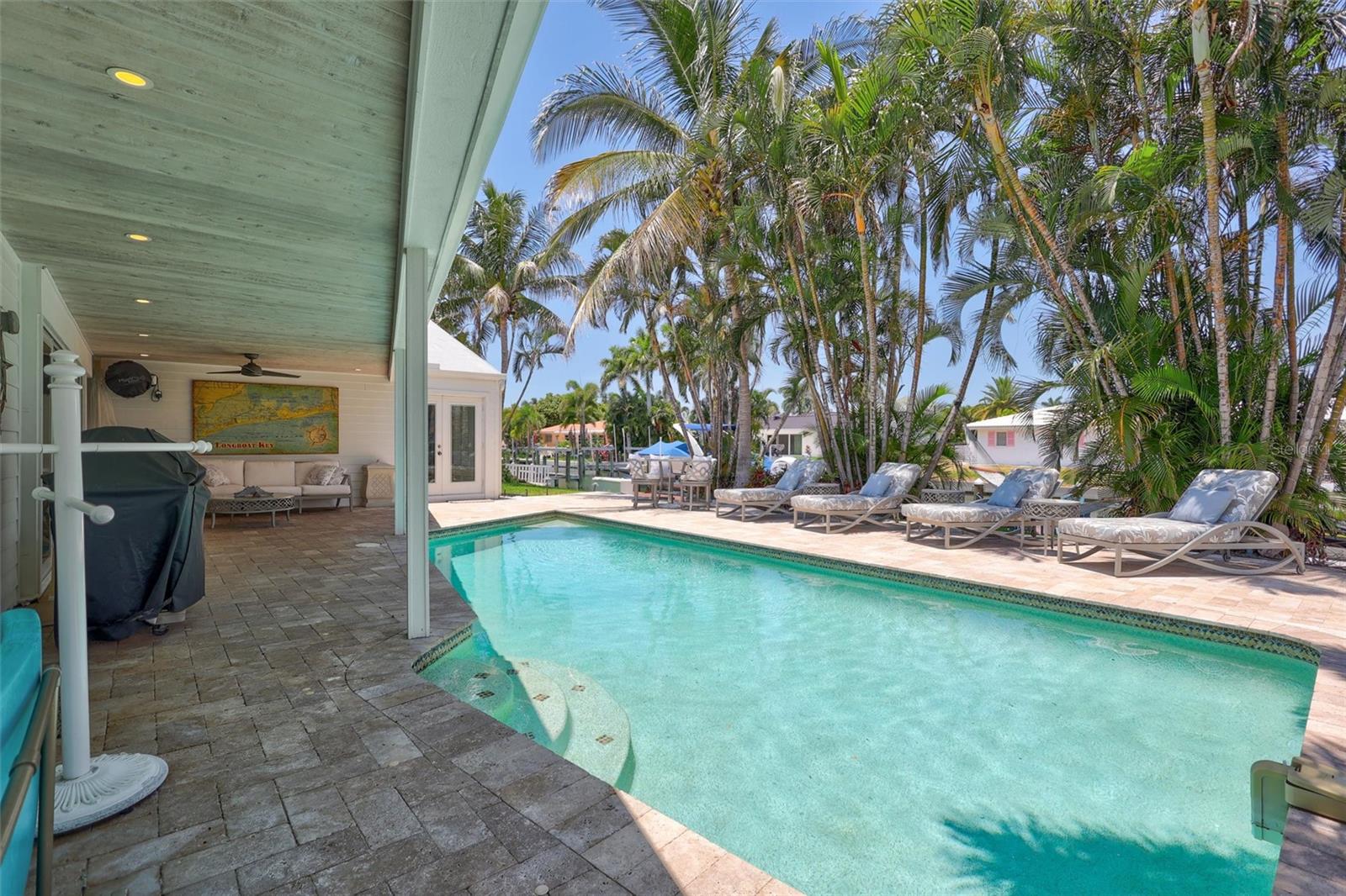 COUNTRY CLUB SHORES - Residential