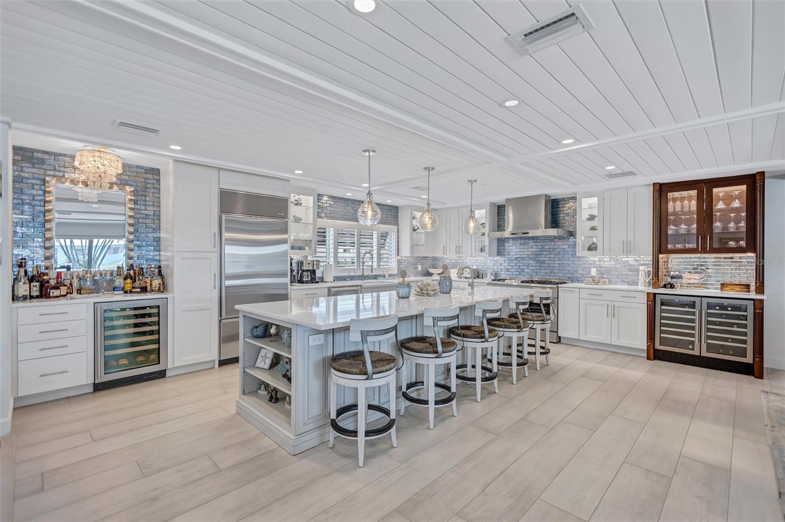 COUNTRY CLUB SHORES - Residential