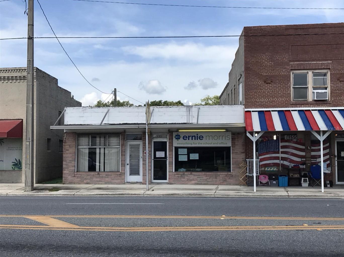 OFFICE OR RETAIL BUIDING ON MAIN STREET WITHIN THE CITY OF BUSHNELL. STREET PARKING. LOCATED NEAR THE CENTRAL BUSINESS DISTRICT ACROSS THE STREET.
