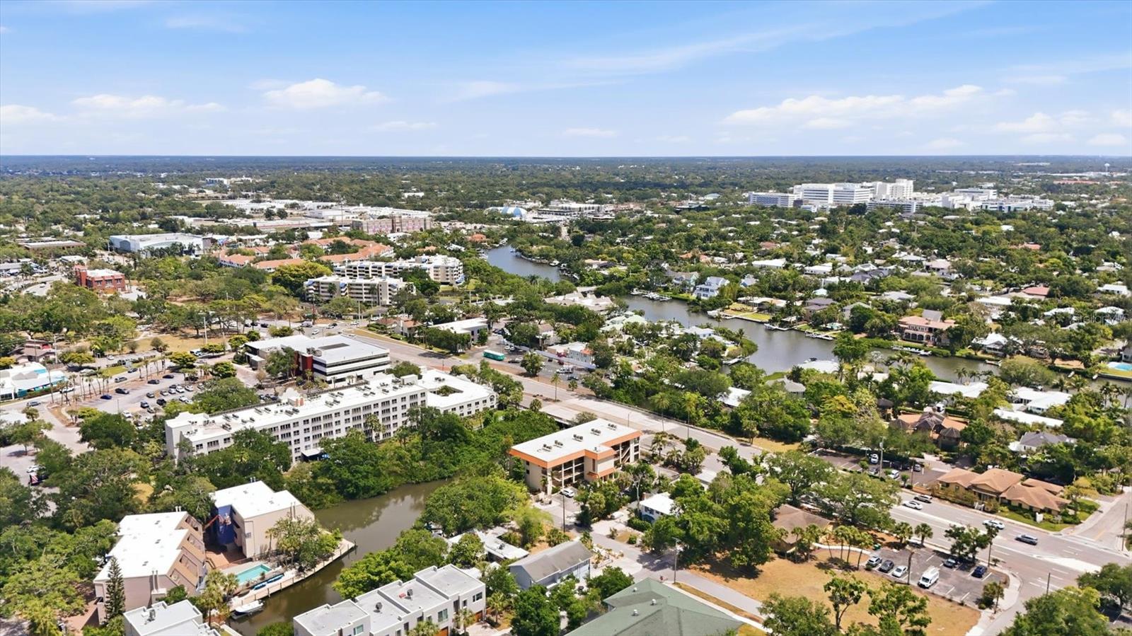 BAYOU HOUSE APTS - Residential