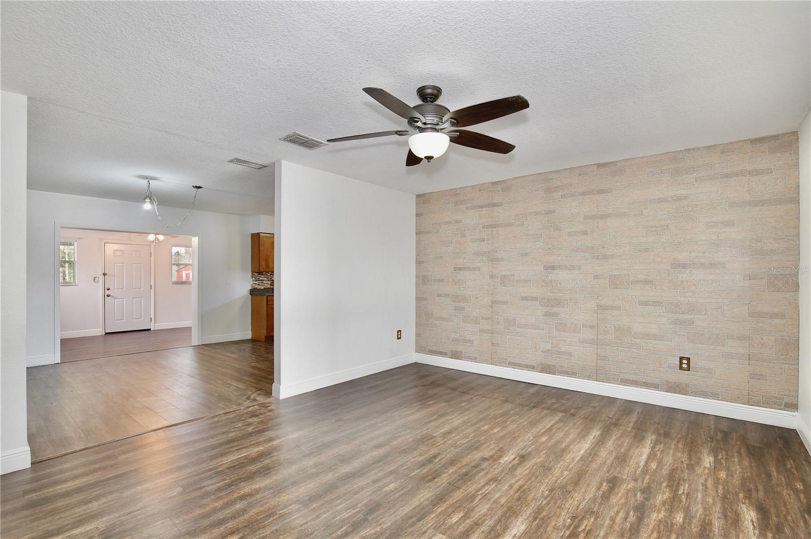 SKYLAKE - Residential Lease