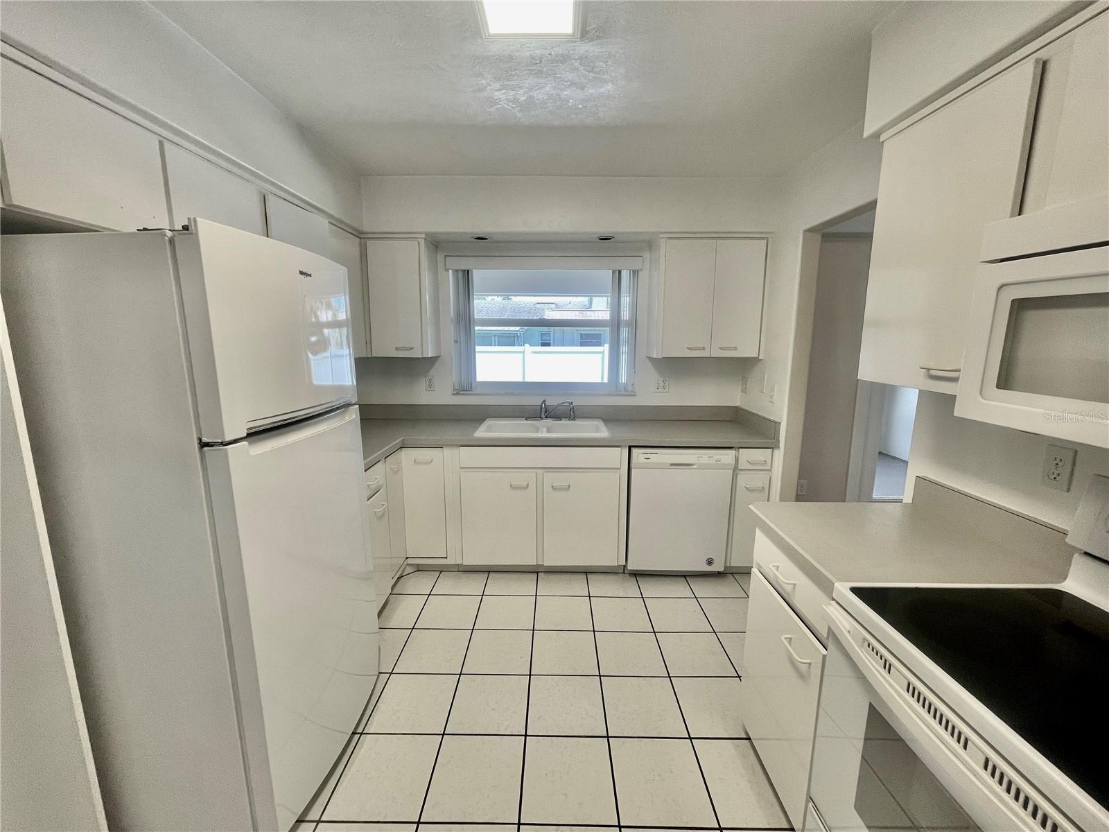 AZALEA POINTE - Residential